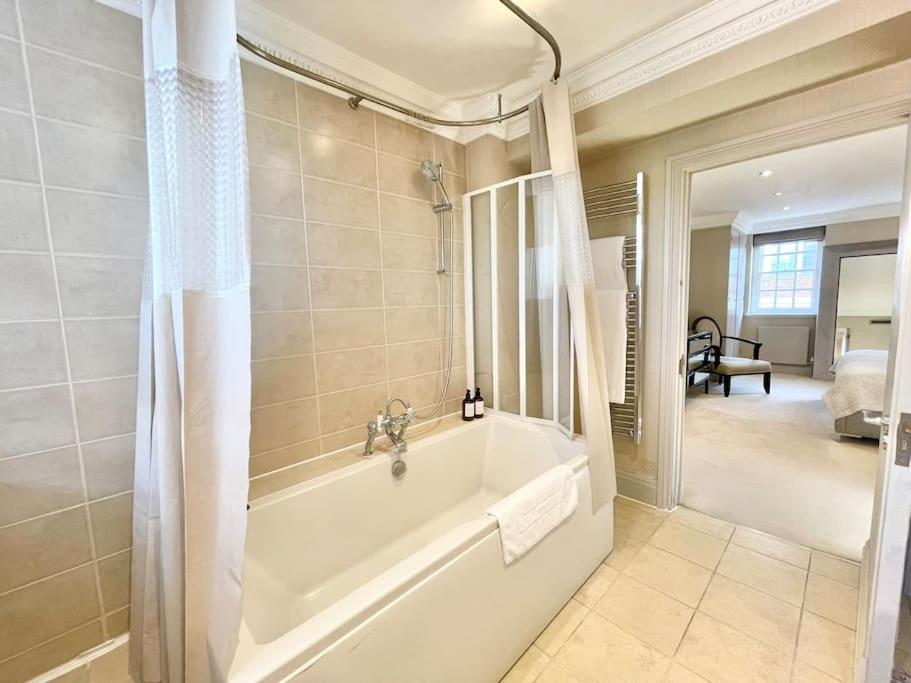 Luxury 3-bdr Flat Near Selfridges Mayfair Lejlighed *