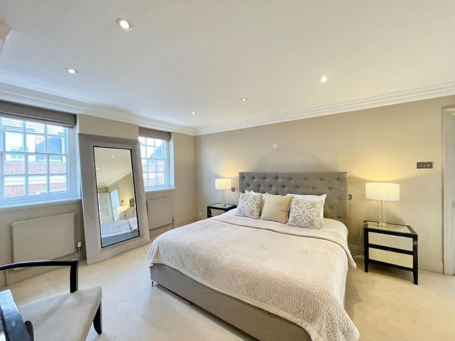 Luxury 3-bdr Flat Near Selfridges Mayfair Lejlighed London