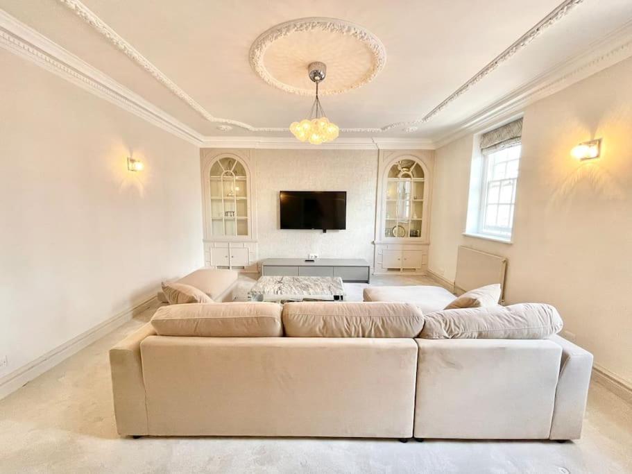 Luxury 3-bdr Flat Near Selfridges Mayfair Lejlighed London
