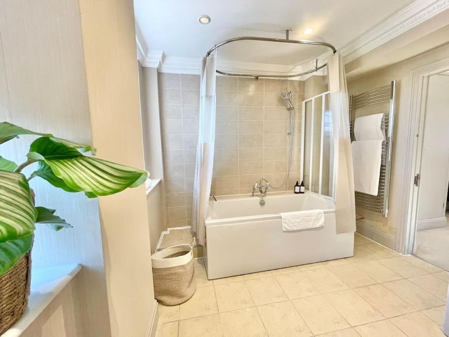 Luxury 3-bdr Flat Near Selfridges Mayfair Lejlighed *