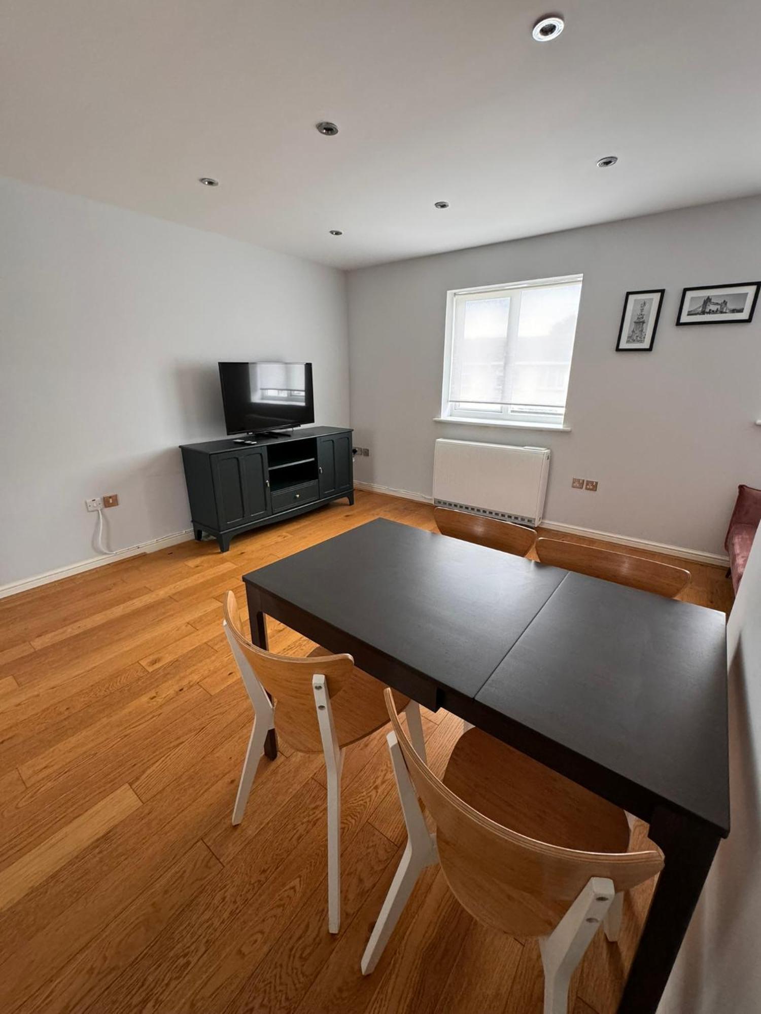 Appartamento 2-bedroom Flat Walking Distance To Excel - Perfect Location! *