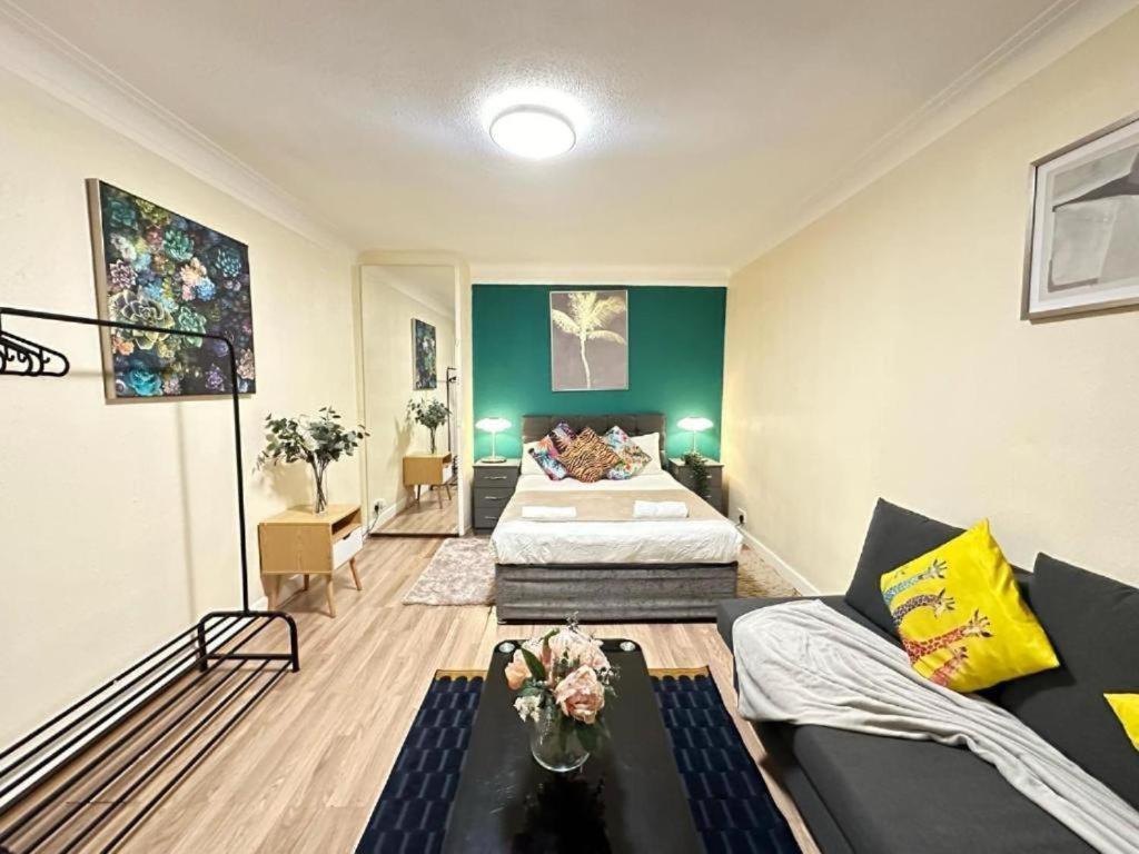 Edgware Road Comfortable *