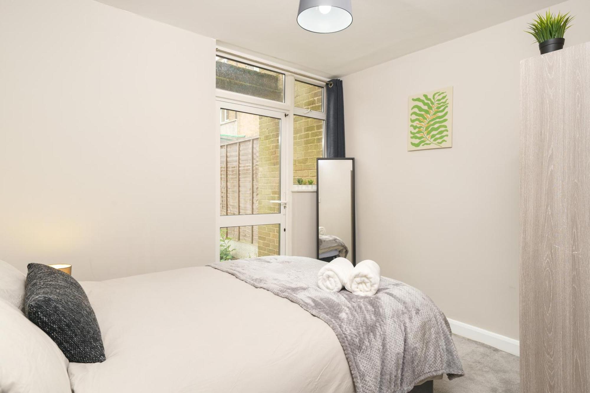 Cozy 2-bed Garden Flat, Wembley Londen