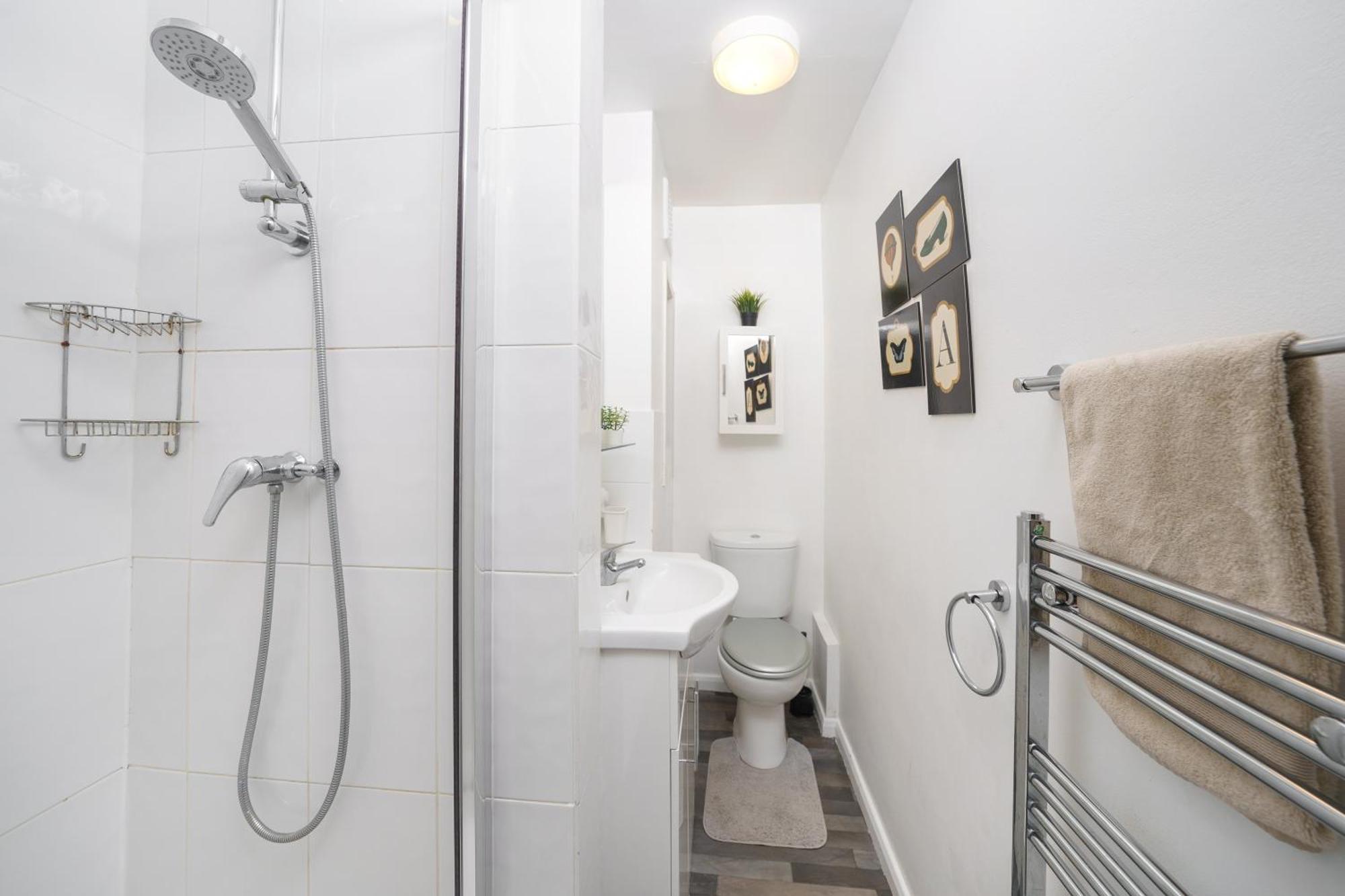 Cozy 2-bed Garden Flat, Wembley * Londen