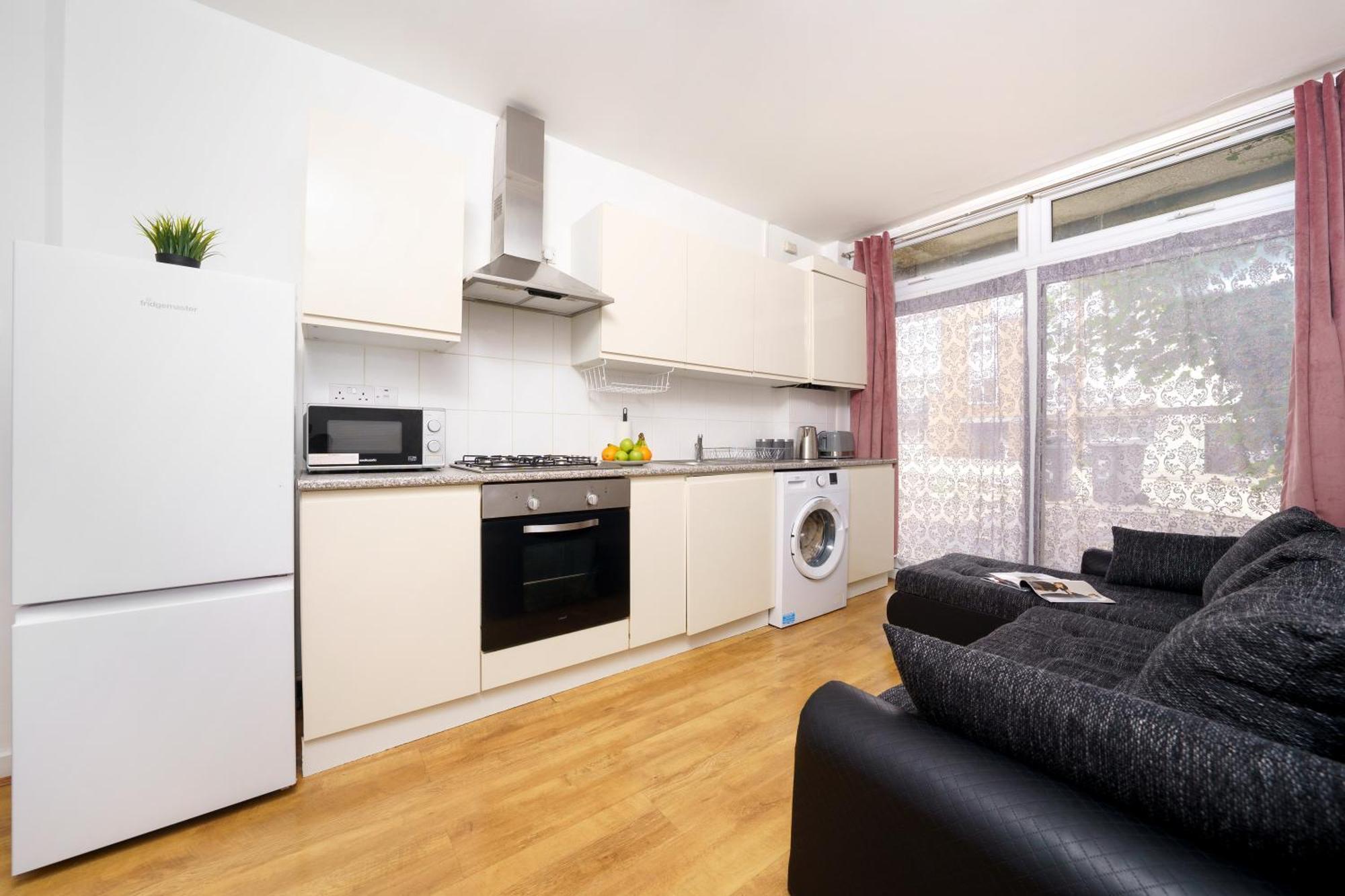 Cozy 2-bed Garden Flat, Wembley Apartment London