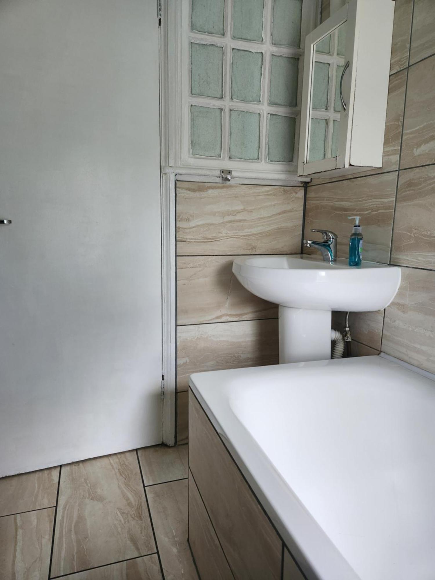 Flat With Work Station, Monitor, Smart Tv & Netflix Leilighet London