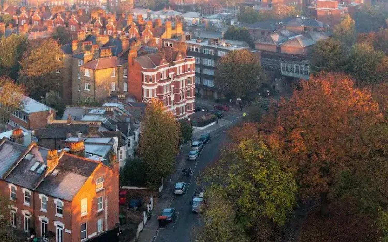 Sleek 2 Bedroom Flat With Private Patio & Firepit In Shepherds Bush, Near Hammersmith Leilighet