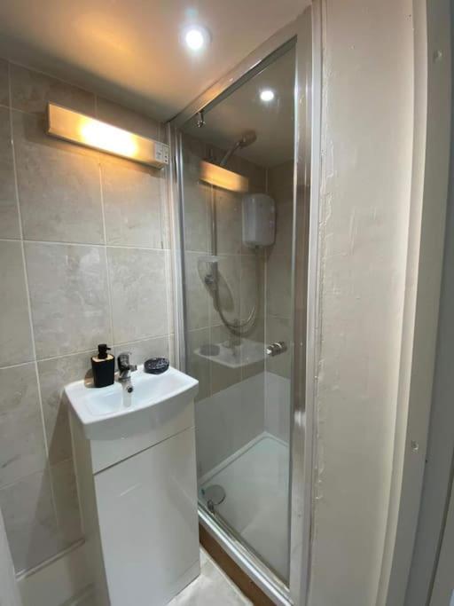 Quiet Terraced For Relaxing Escapes Leilighet London
