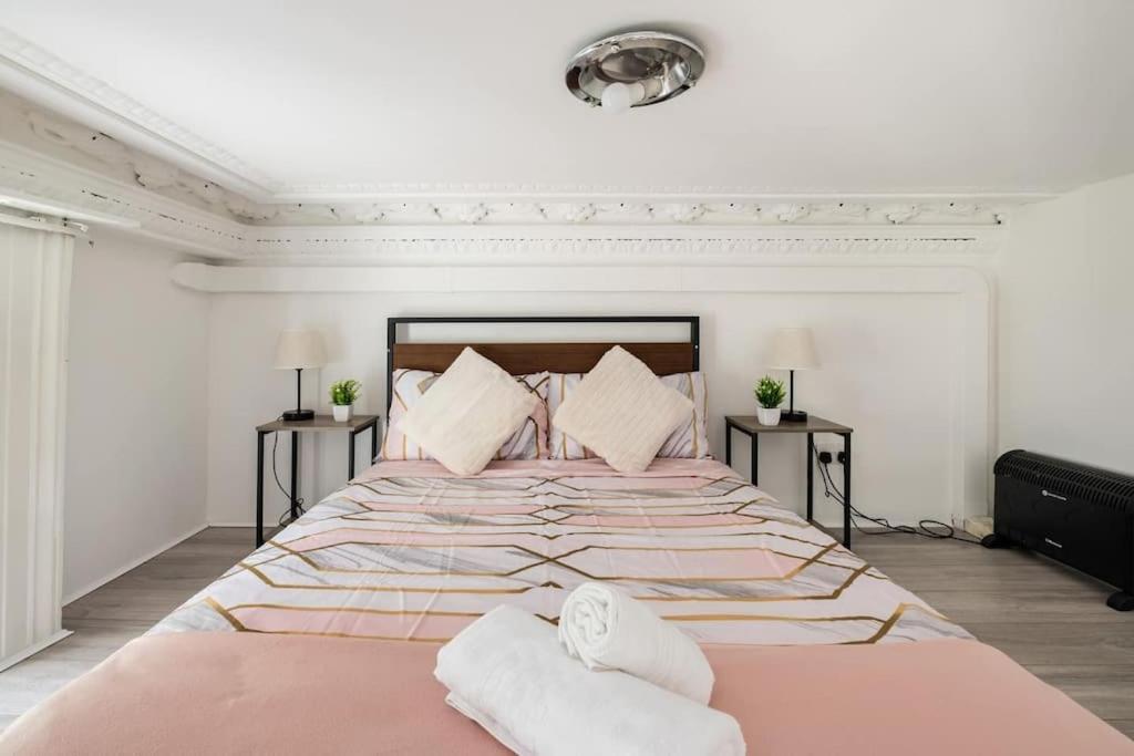 Leilighet Quiet Terraced For Relaxing Escapes London