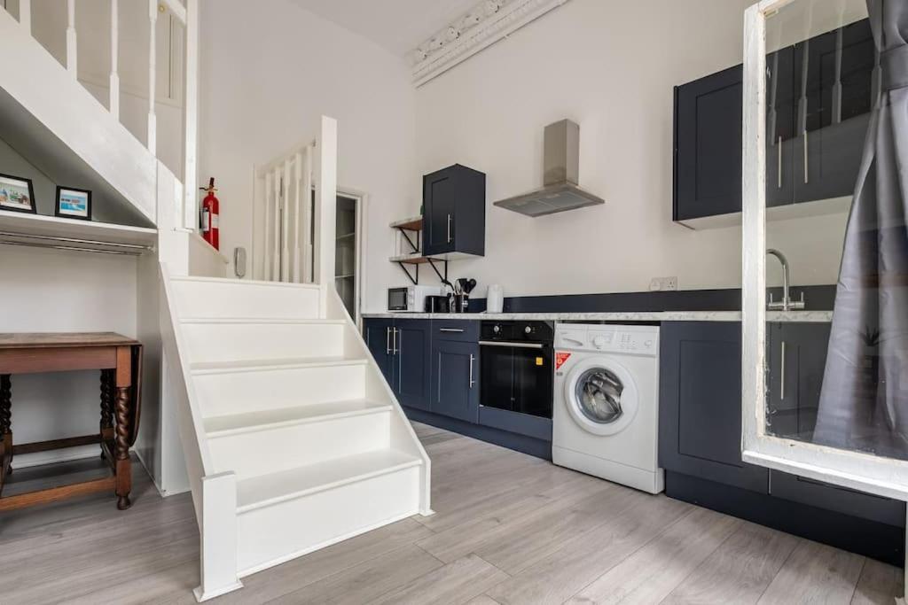 Quiet Terraced For Relaxing Escapes Leilighet London