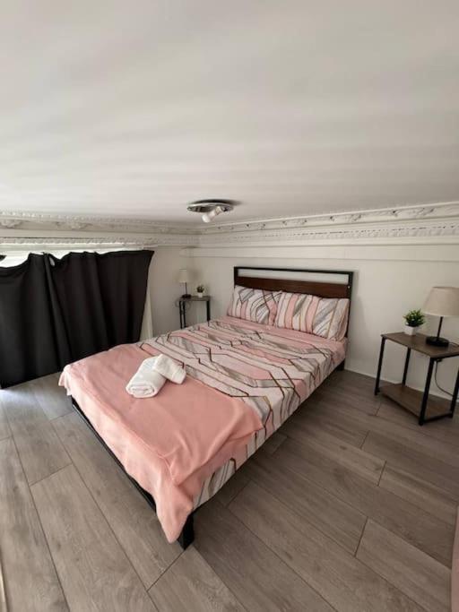 Leilighet Quiet Terraced For Relaxing Escapes London