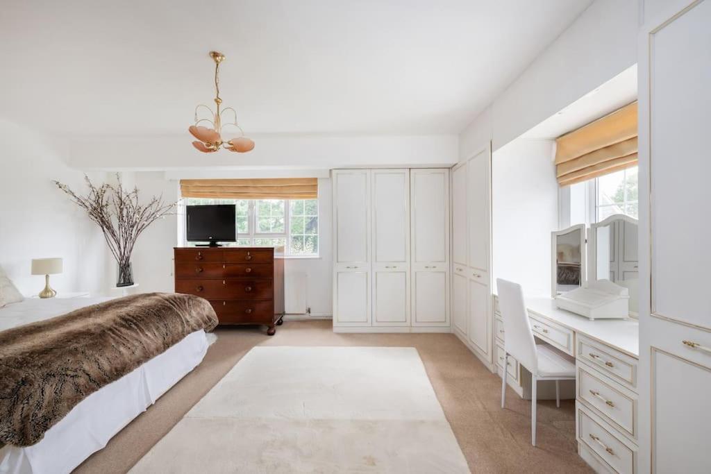 5 Bed With Private Parking - 25 Mins To Apartment London
