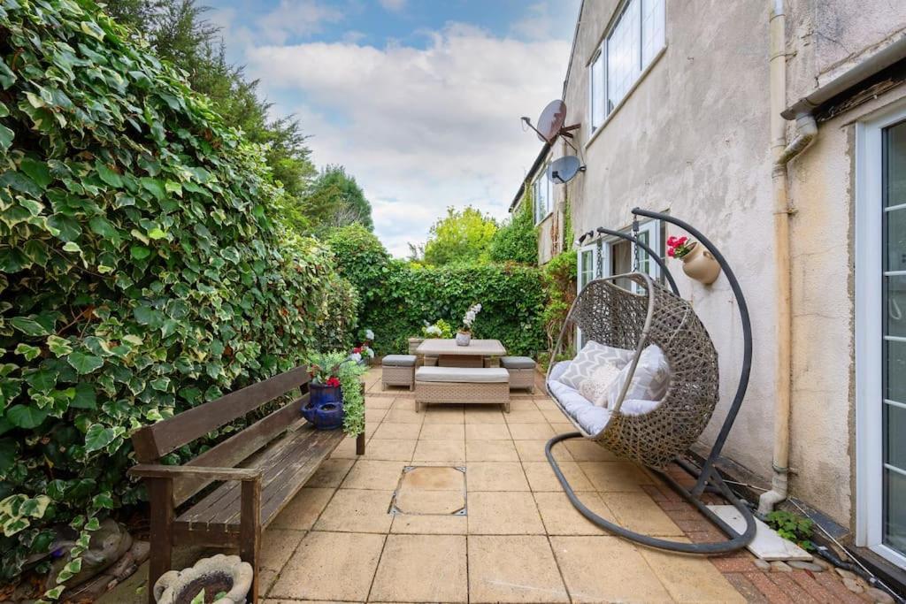 5 Bed With Private Parking - 25 Mins To Apartment *