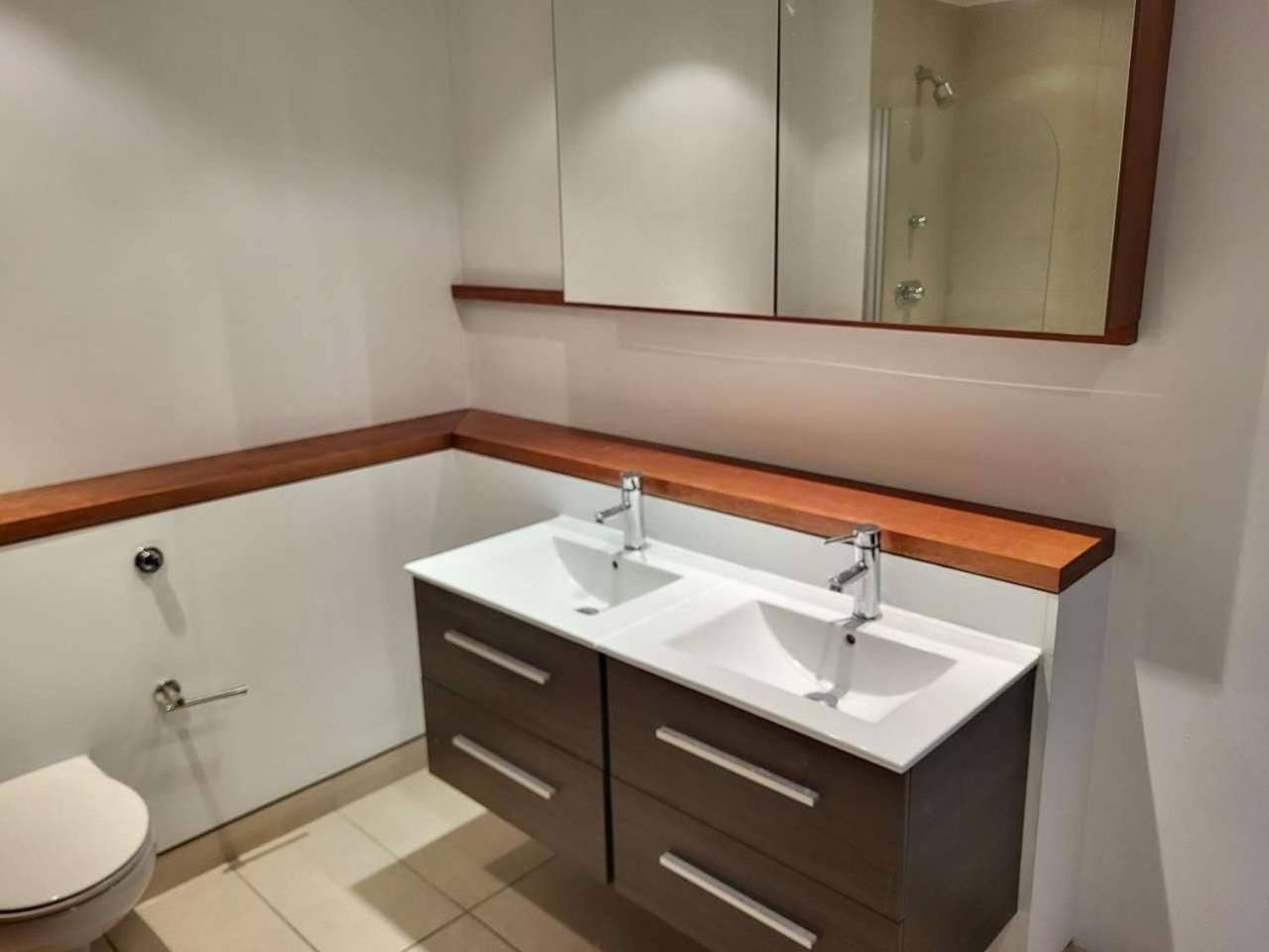 Peninsula Apartment London