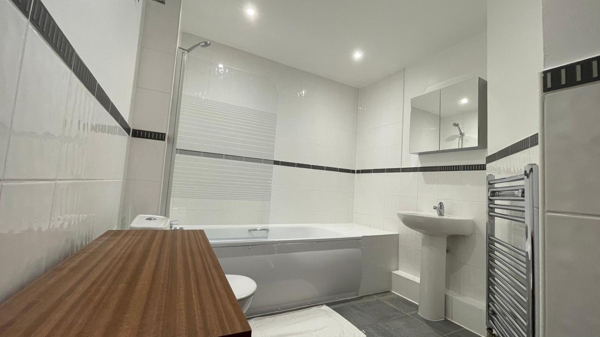 4- Bedroom , 1 Living Flat Near Emirates Stadium * Londra