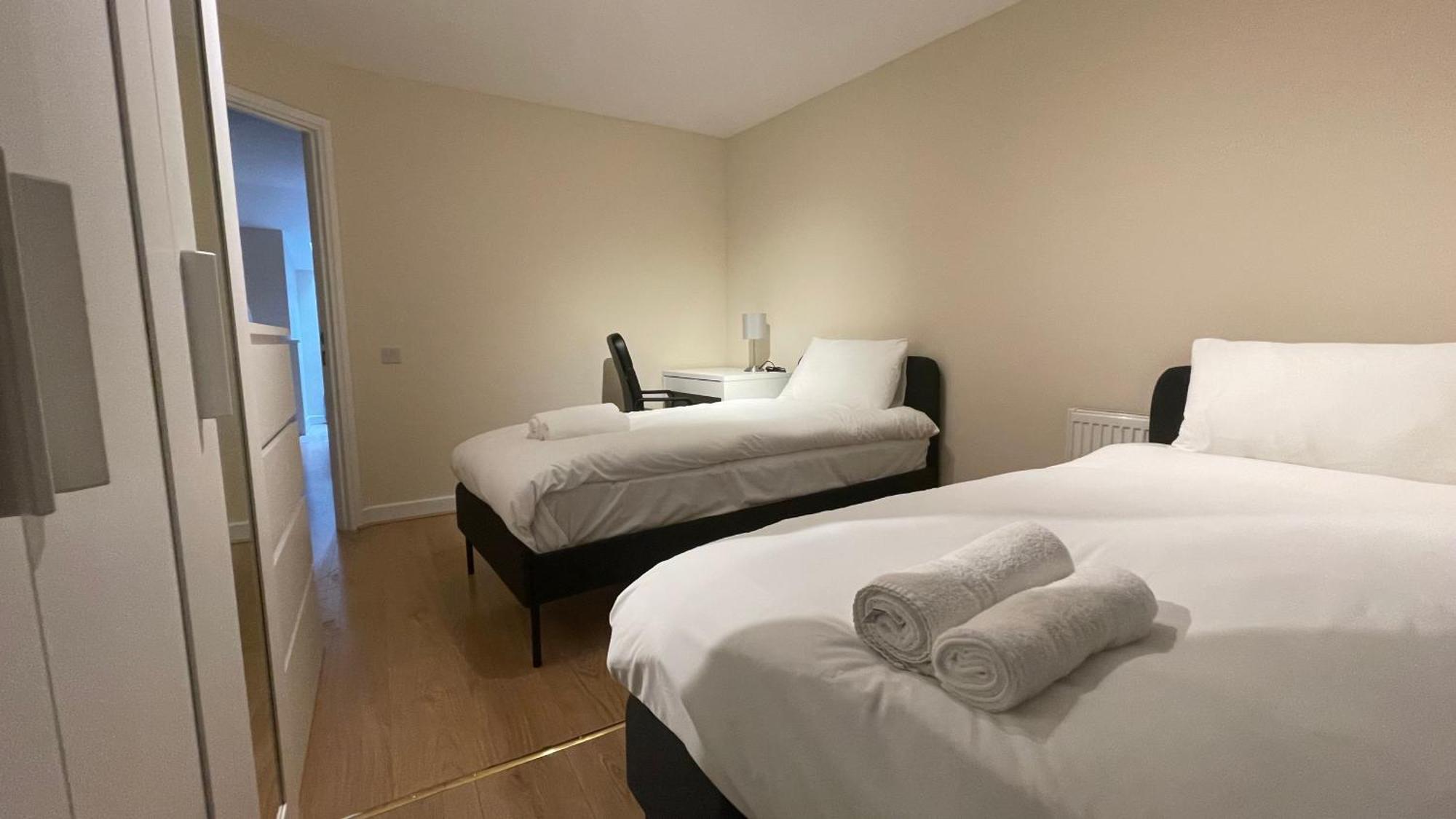 4- Bedroom , 1 Living Flat Near Emirates Stadium * Londra