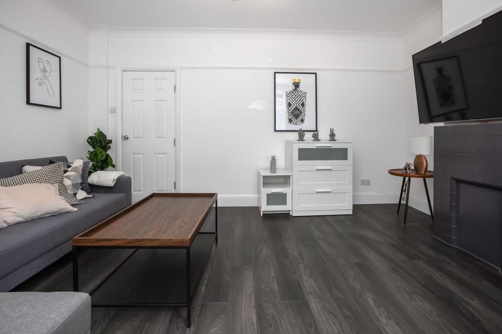 Two Modern 2 Bed In Camden * London