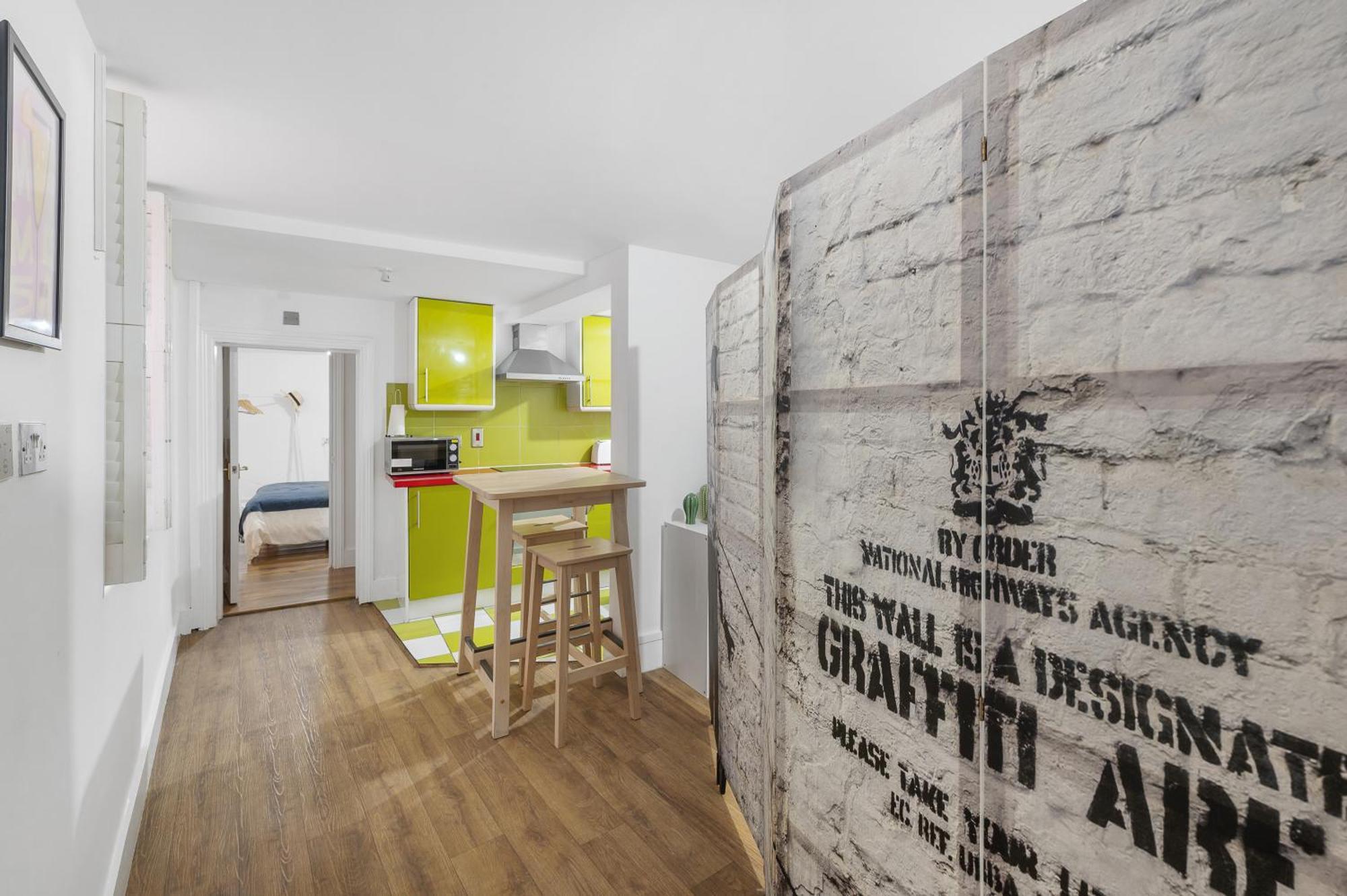 Bright And Spacious 2 Bedroom Flat With Ensuite Bathrooms In London Se5 * Londen