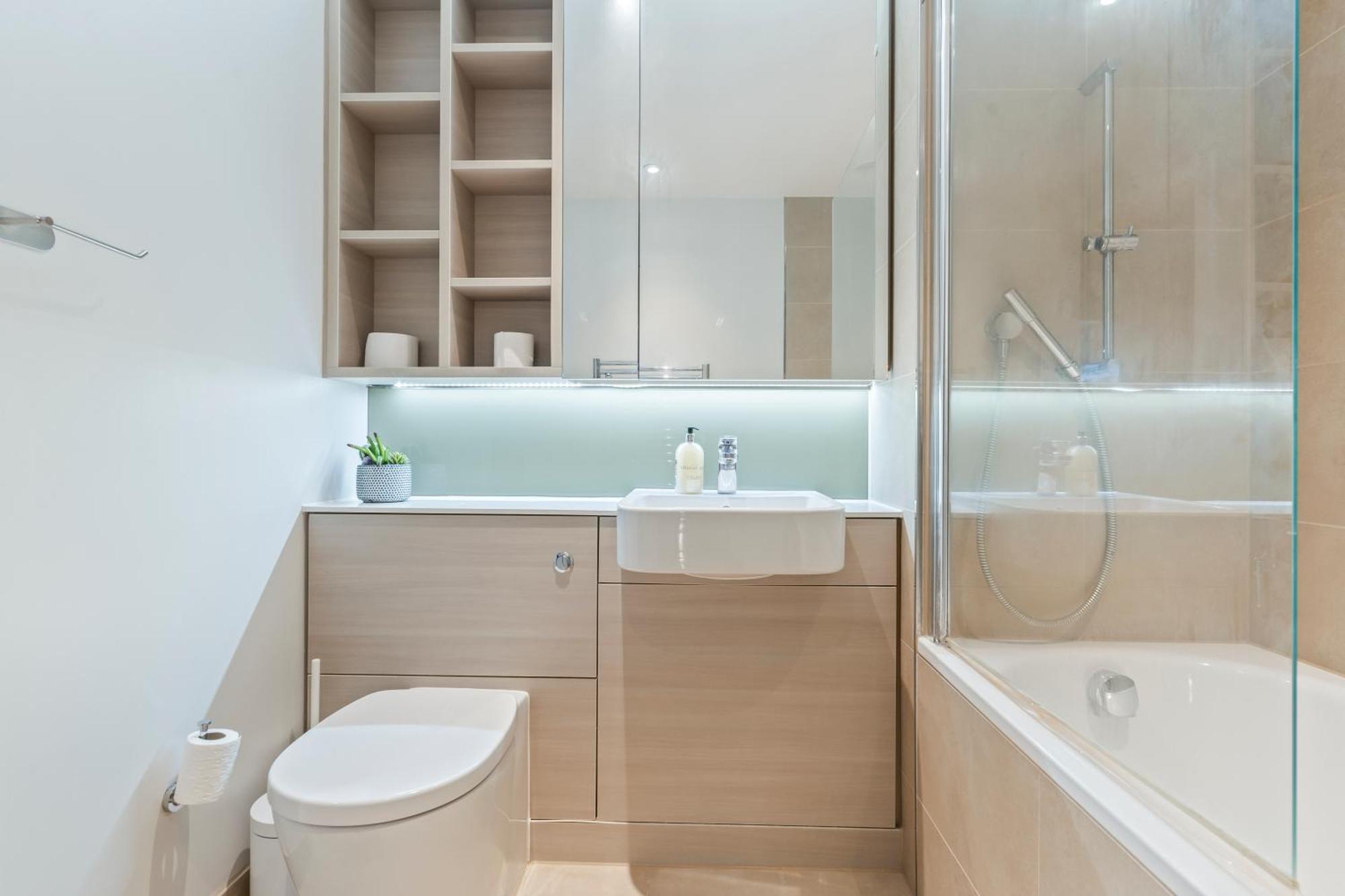 Elegant 2 Bed Within Many Attractions Leilighet London