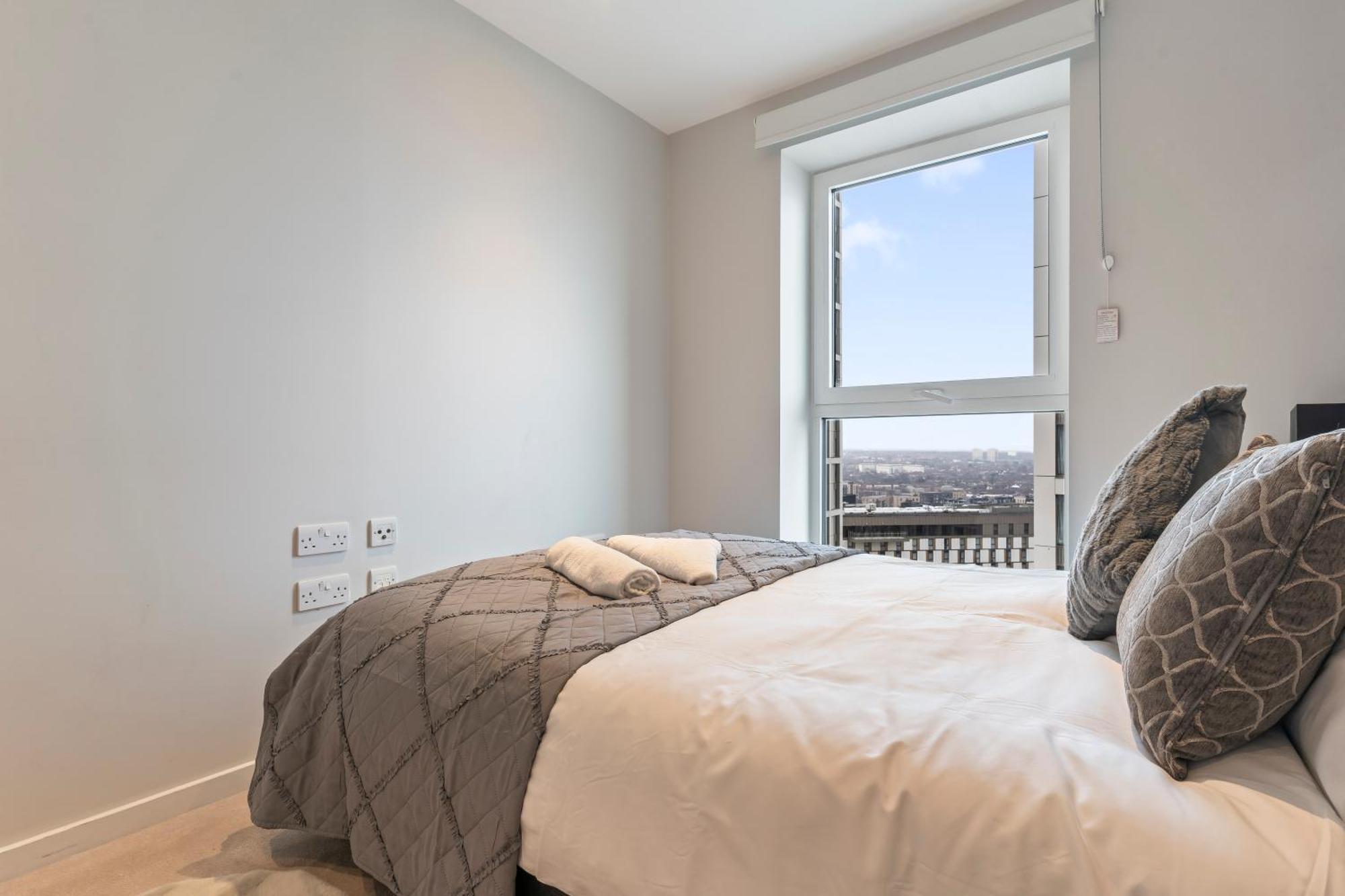 Elegant 2 Bed Within Many Attractions Leilighet London