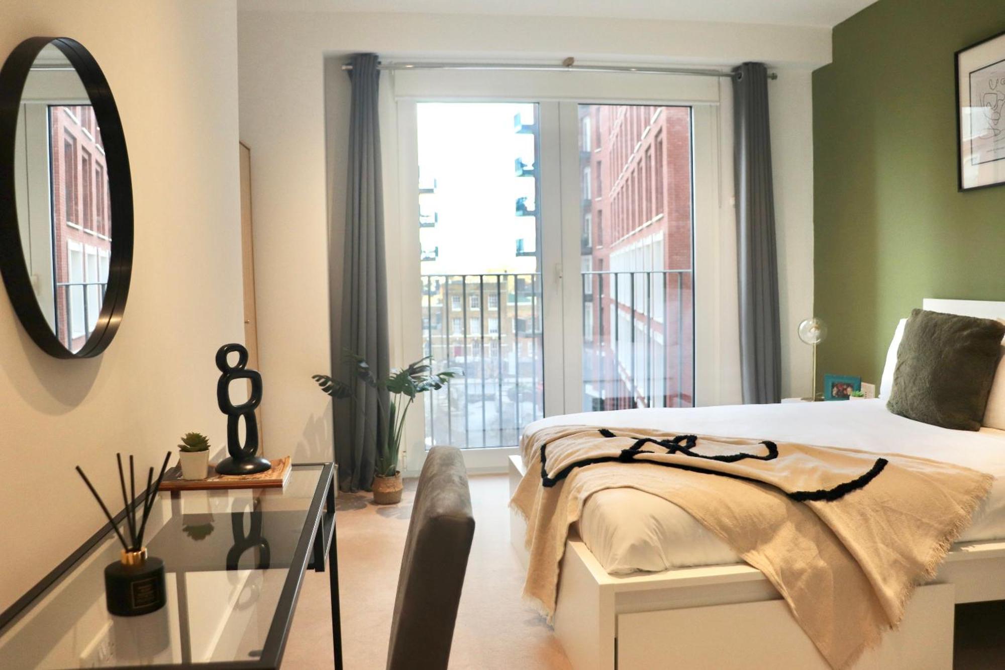 Luxury 2 Bedroom Near With Balcony - Open For Long And Families Relocatings Apartment *