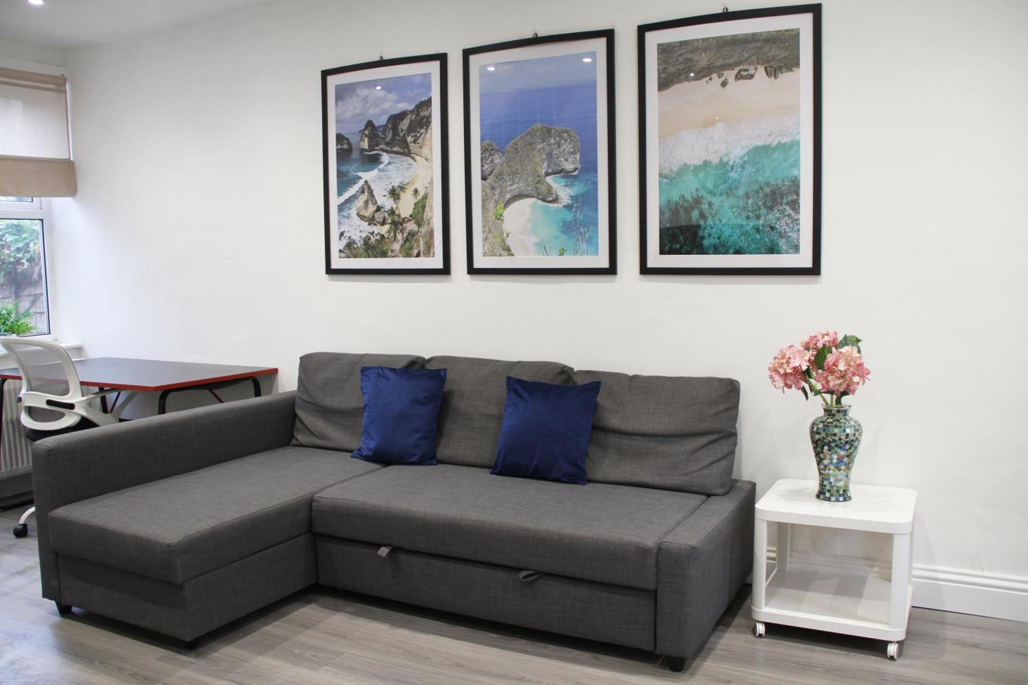No 10 Spacious 2-bedroom House In Stratford With Parking For Up To Six