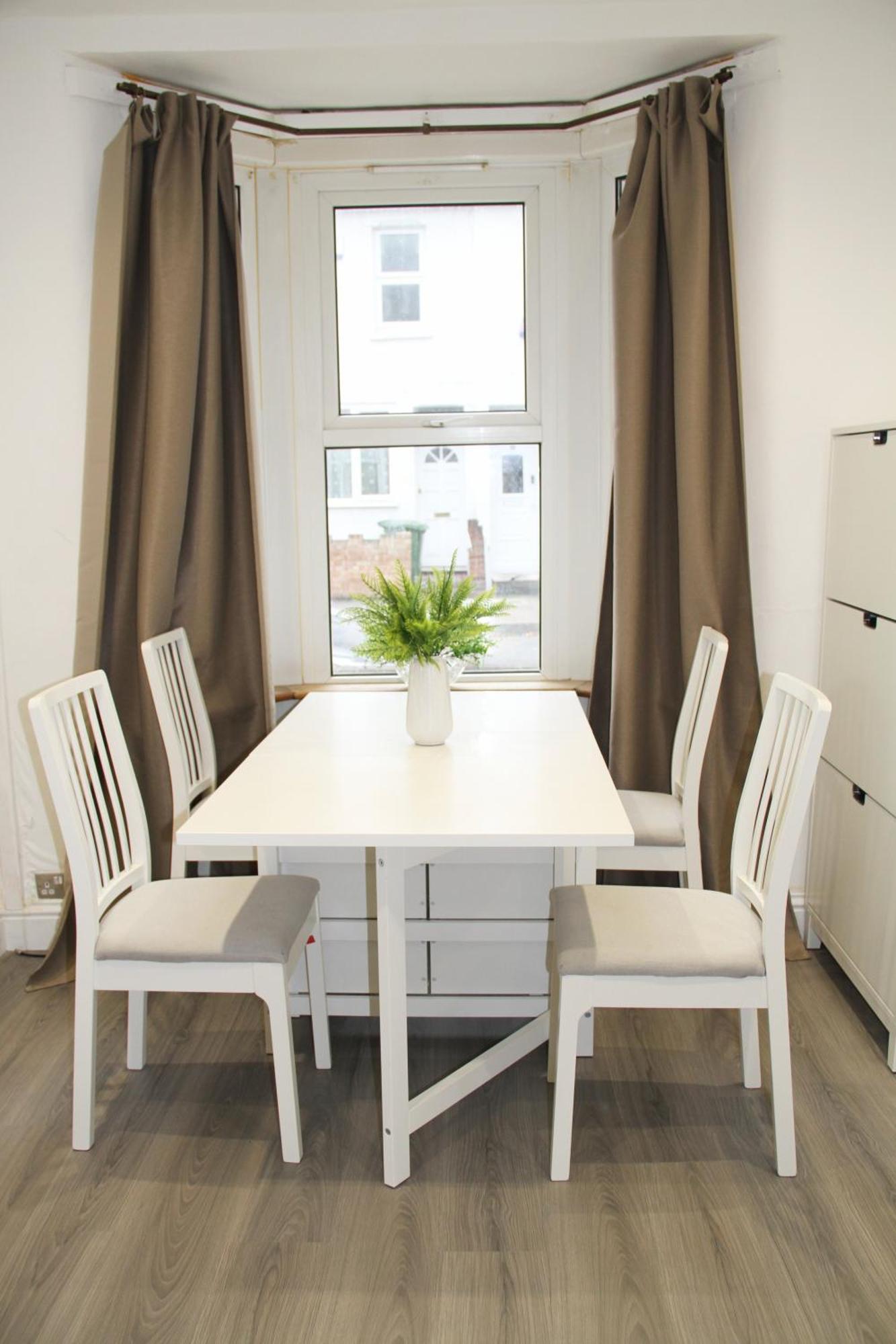 Ferienhaus No 10 Spacious 2-bedroom House In Stratford With Parking For Up To Six London