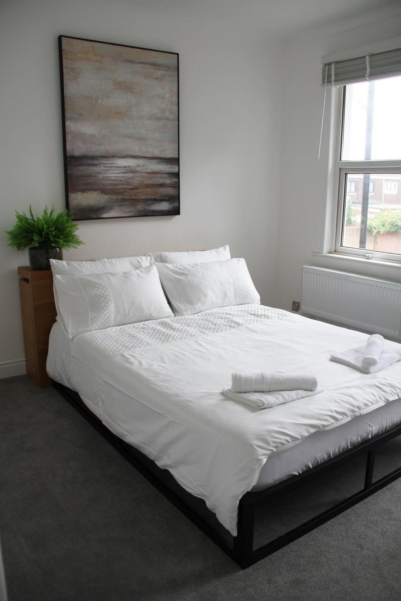 No 10 Spacious 2-bedroom House In Stratford With Parking For Up To Six Ferienhaus *