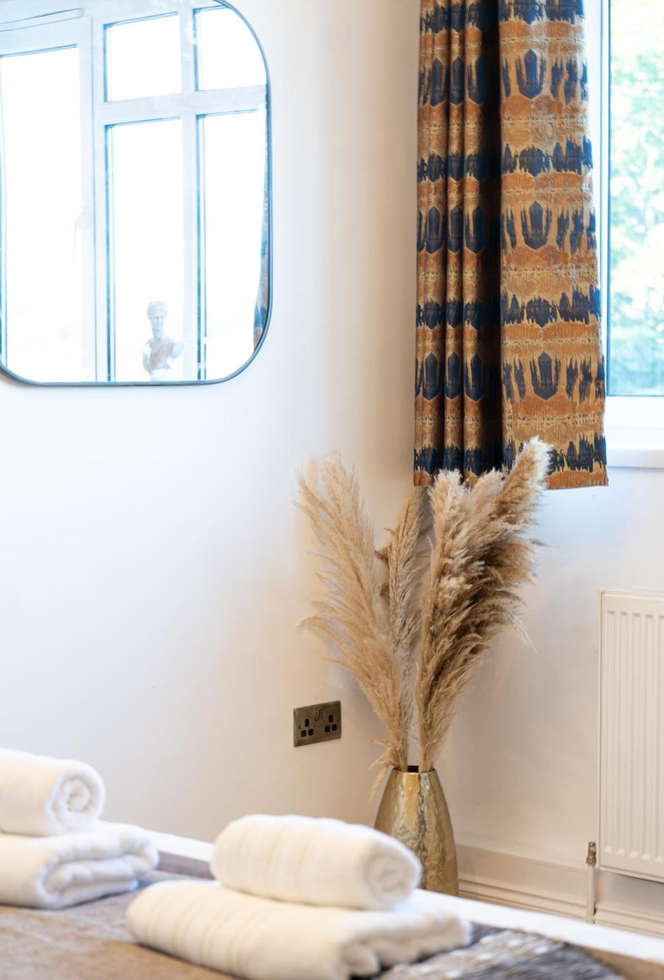 Boutique And Stylish 4 Bed In Feriehus