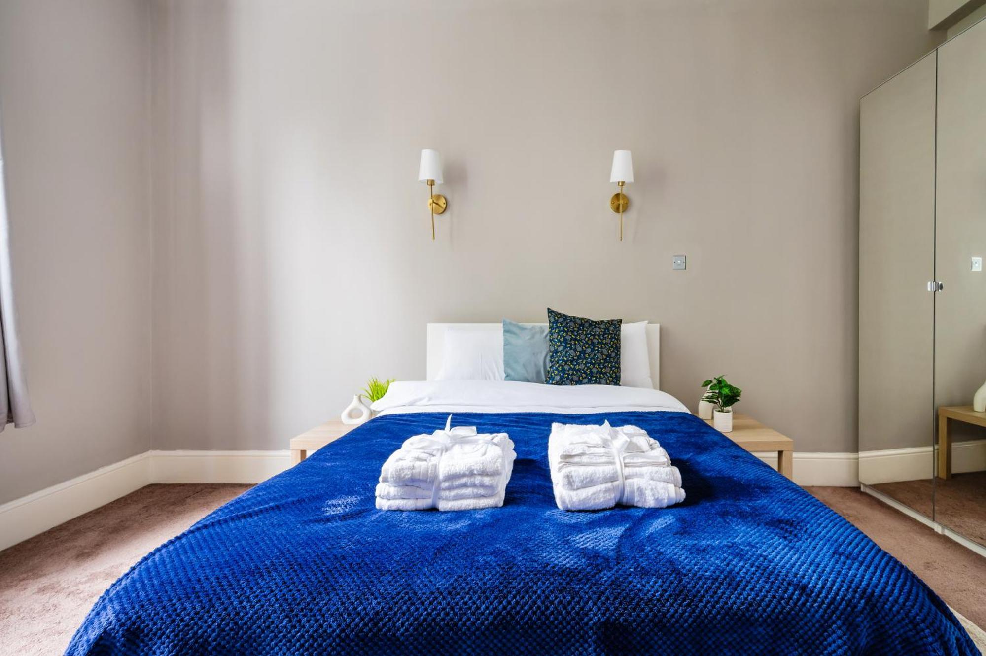 Large 1 Bedroom In Center Of 2 Lägenhet *