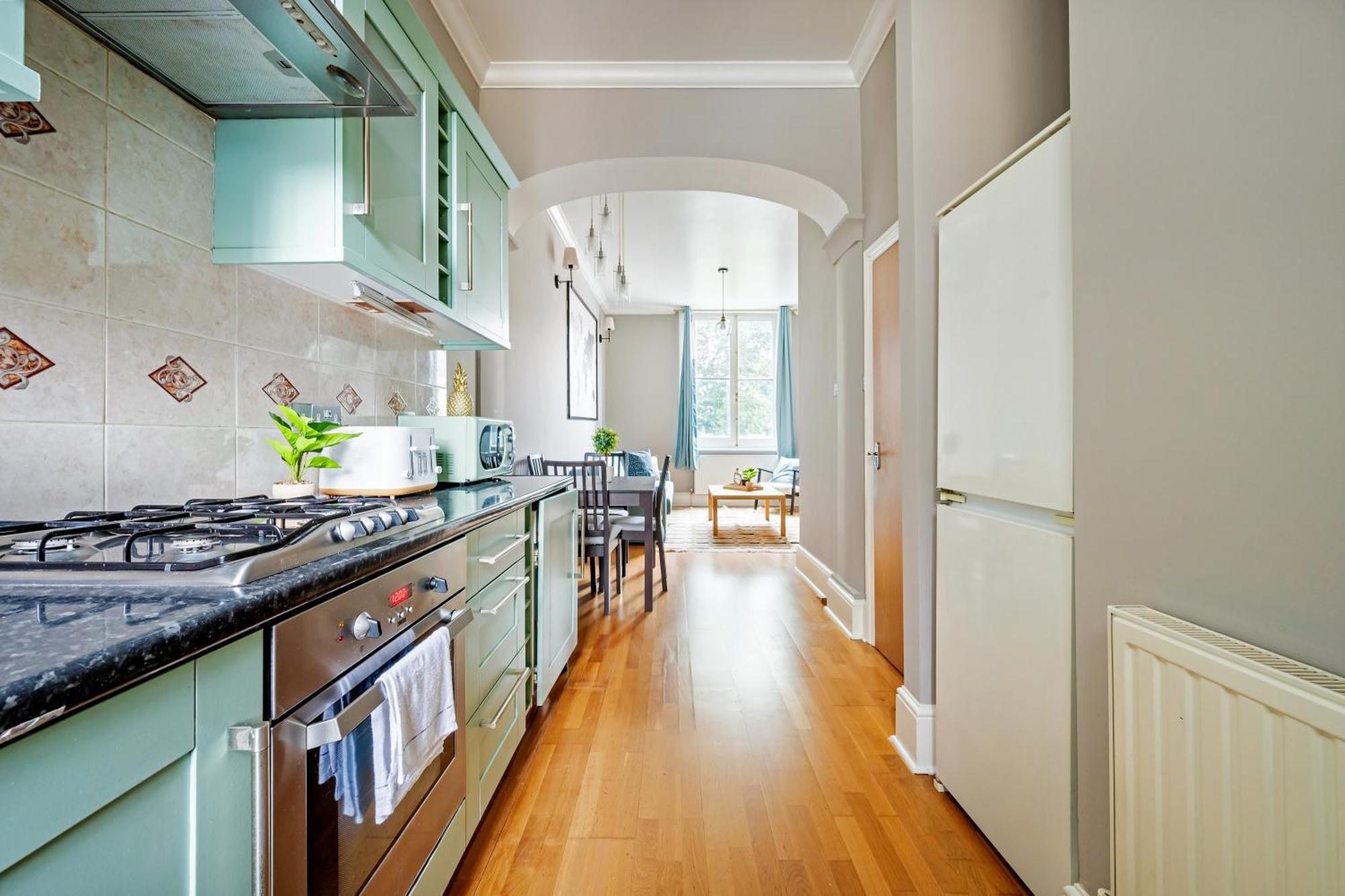 Large 1 Bedroom In Center Of 2 Appartamento *