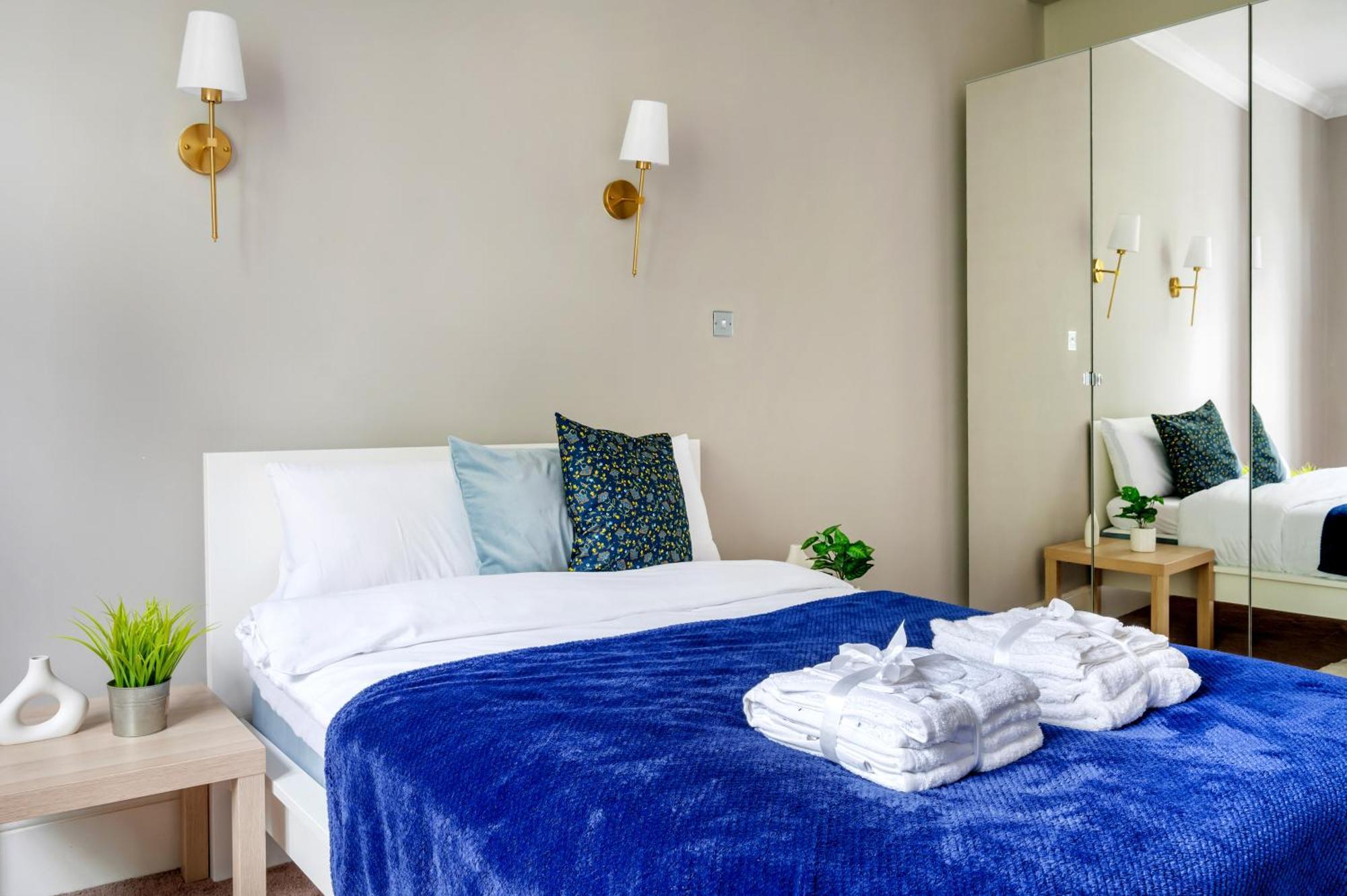 Large 1 Bedroom In Center Of 2 * Londra