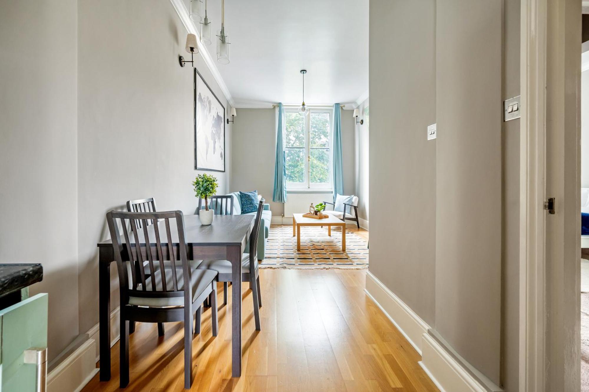 Large 1 Bedroom In Center Of 2 Appartamento