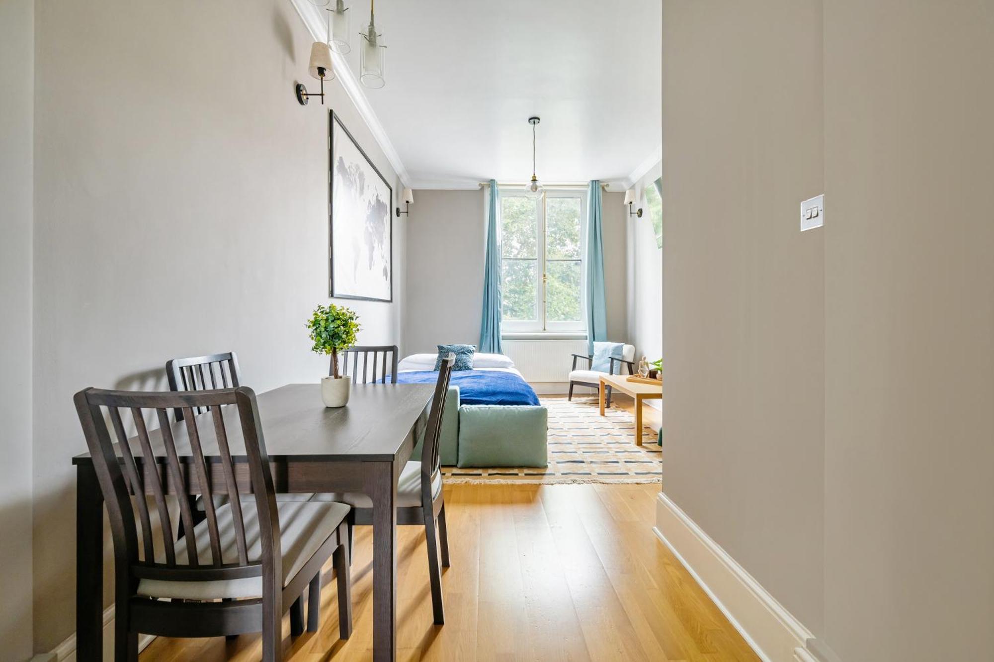 Large 1 Bedroom In Center Of 2 Appartamento