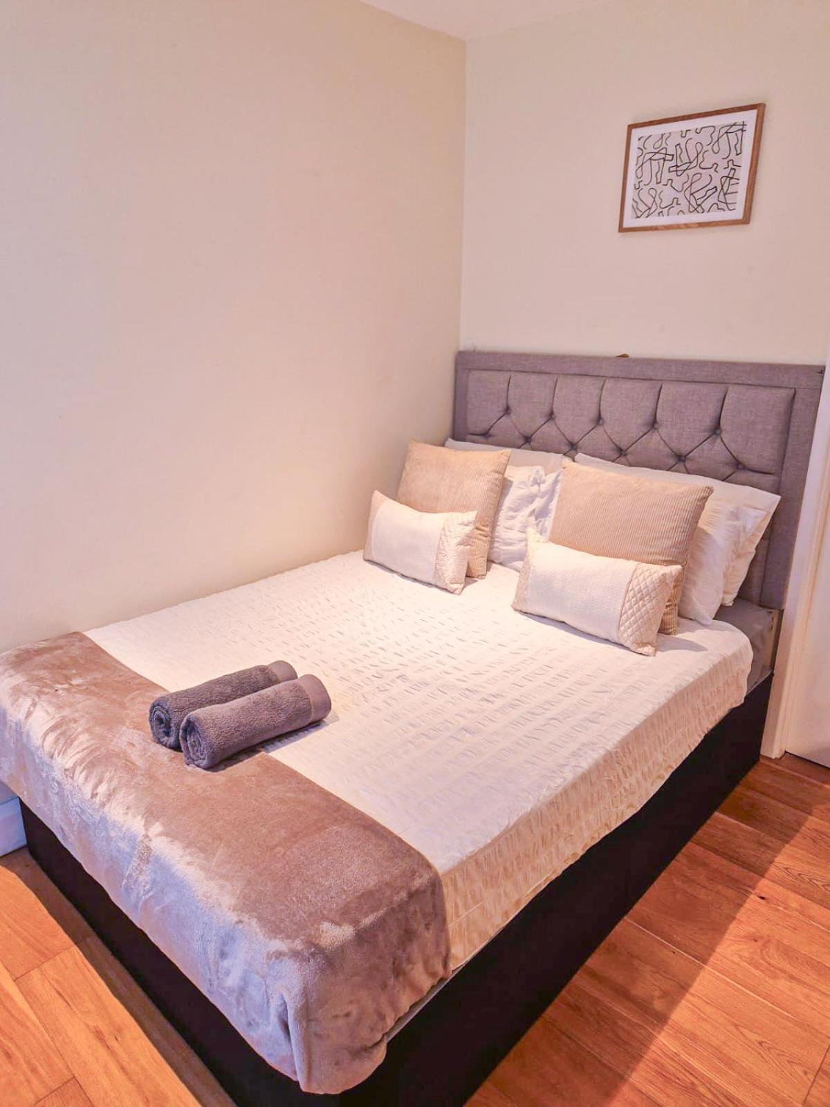 Appartement Refined 2 Bedroom Flat Few Steps From The Oval Londen