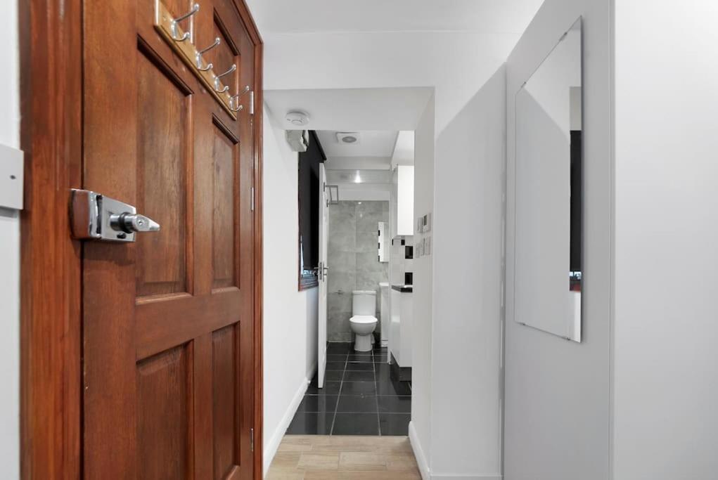 Cosy Little Venice Pied-a-terre By Morethanstays * Londen