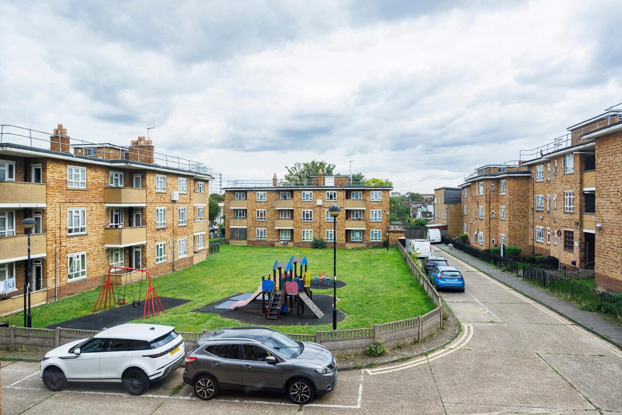 Lägenhet Spacious 2-bedroom With Terrace, Garden Views & Free Wifi Near Olympic Stadium *