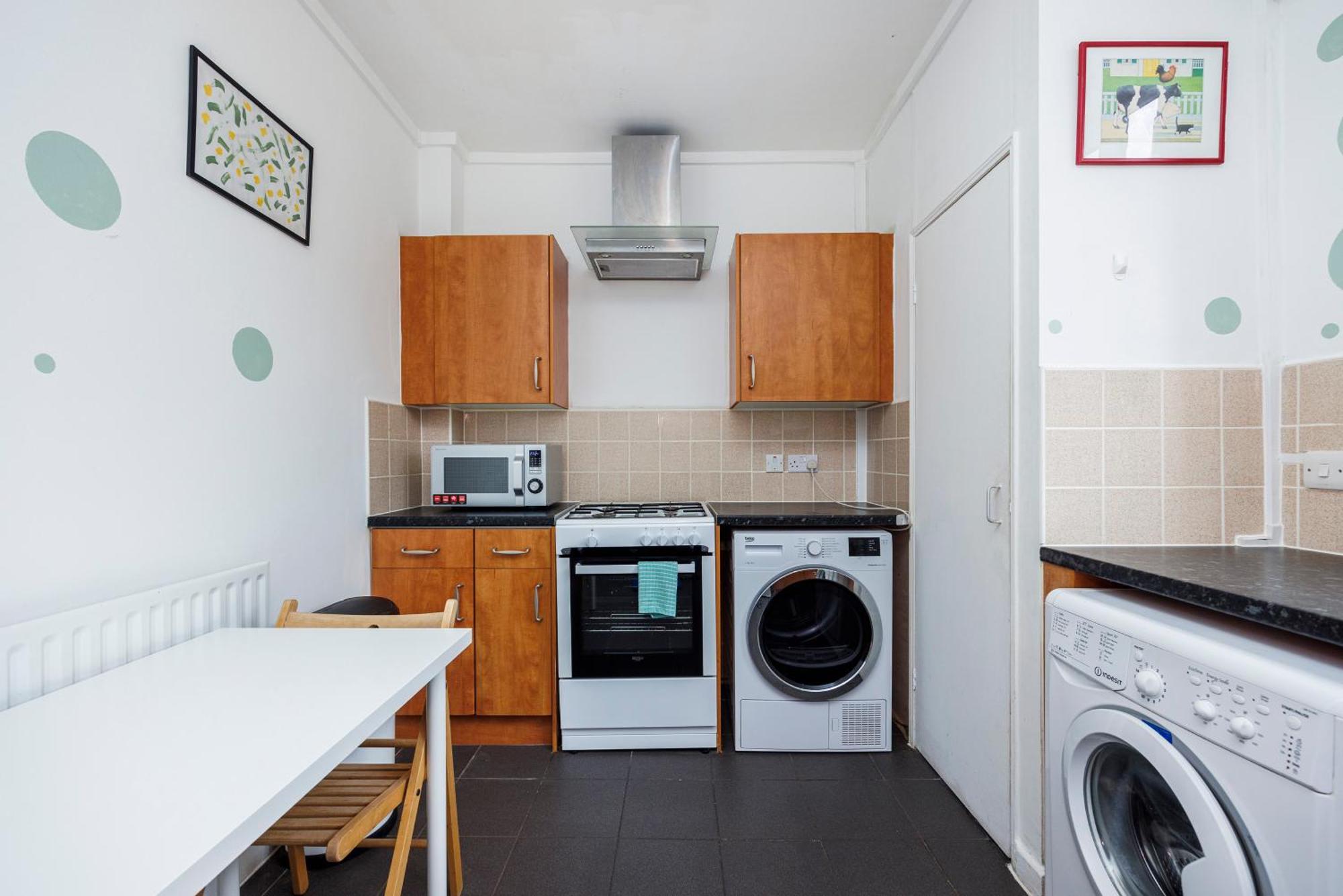 Spacious 2-bedroom With Terrace, Garden Views & Free Wifi Near Olympic Stadium Lägenhet *