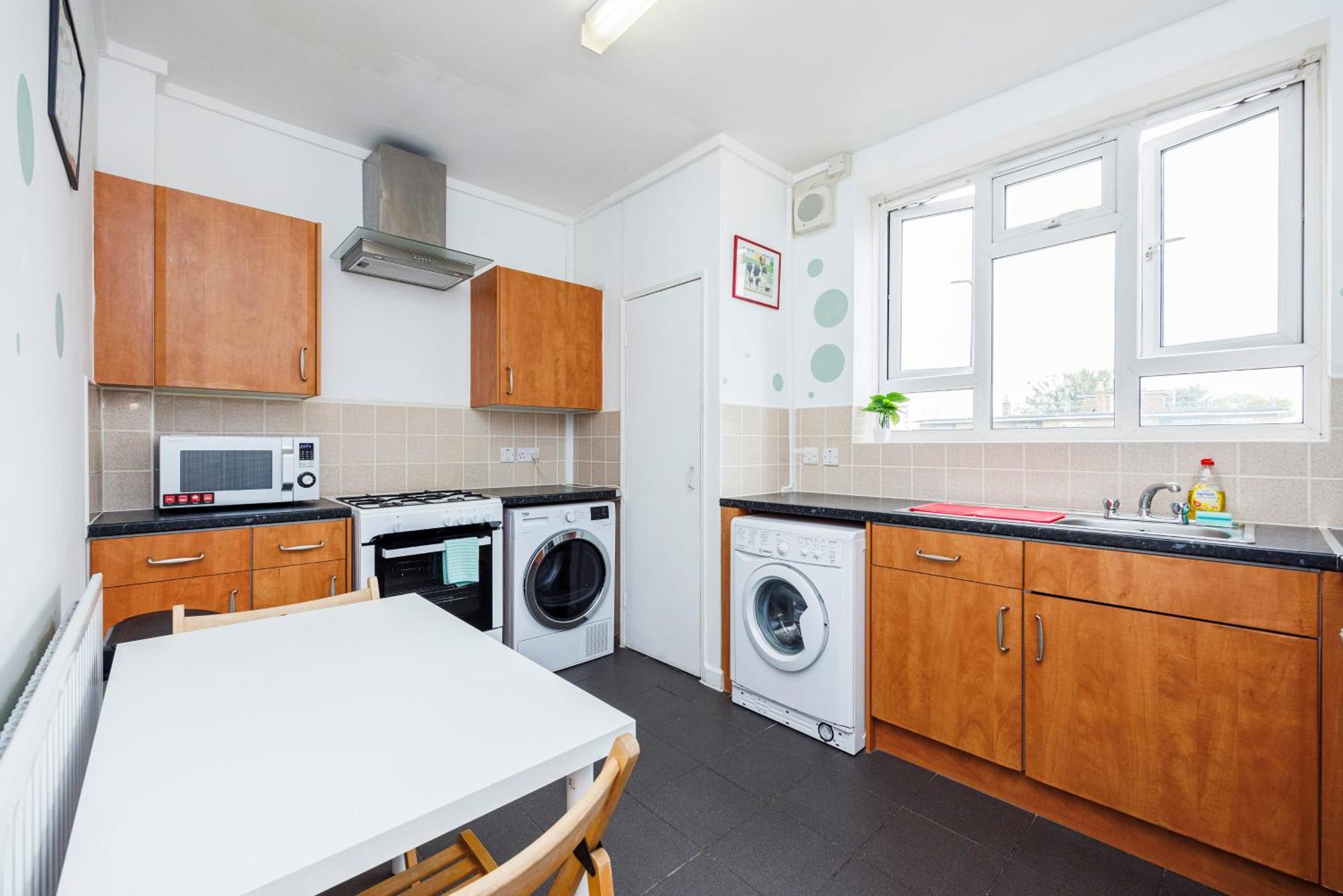 Lägenhet Spacious 2-bedroom With Terrace, Garden Views & Free Wifi Near Olympic Stadium London