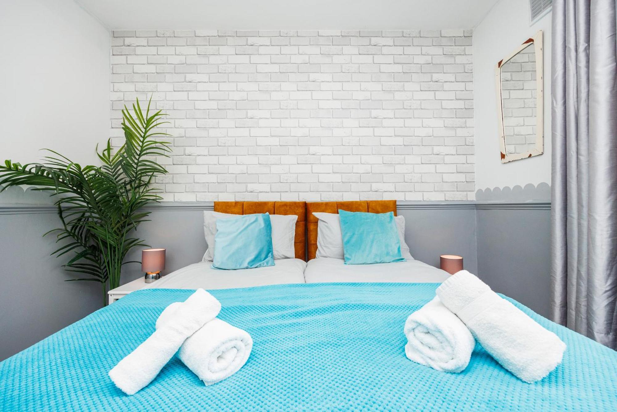Spacious 2-bedroom With Terrace, Garden Views & Free Wifi Near Olympic Stadium Lägenhet *