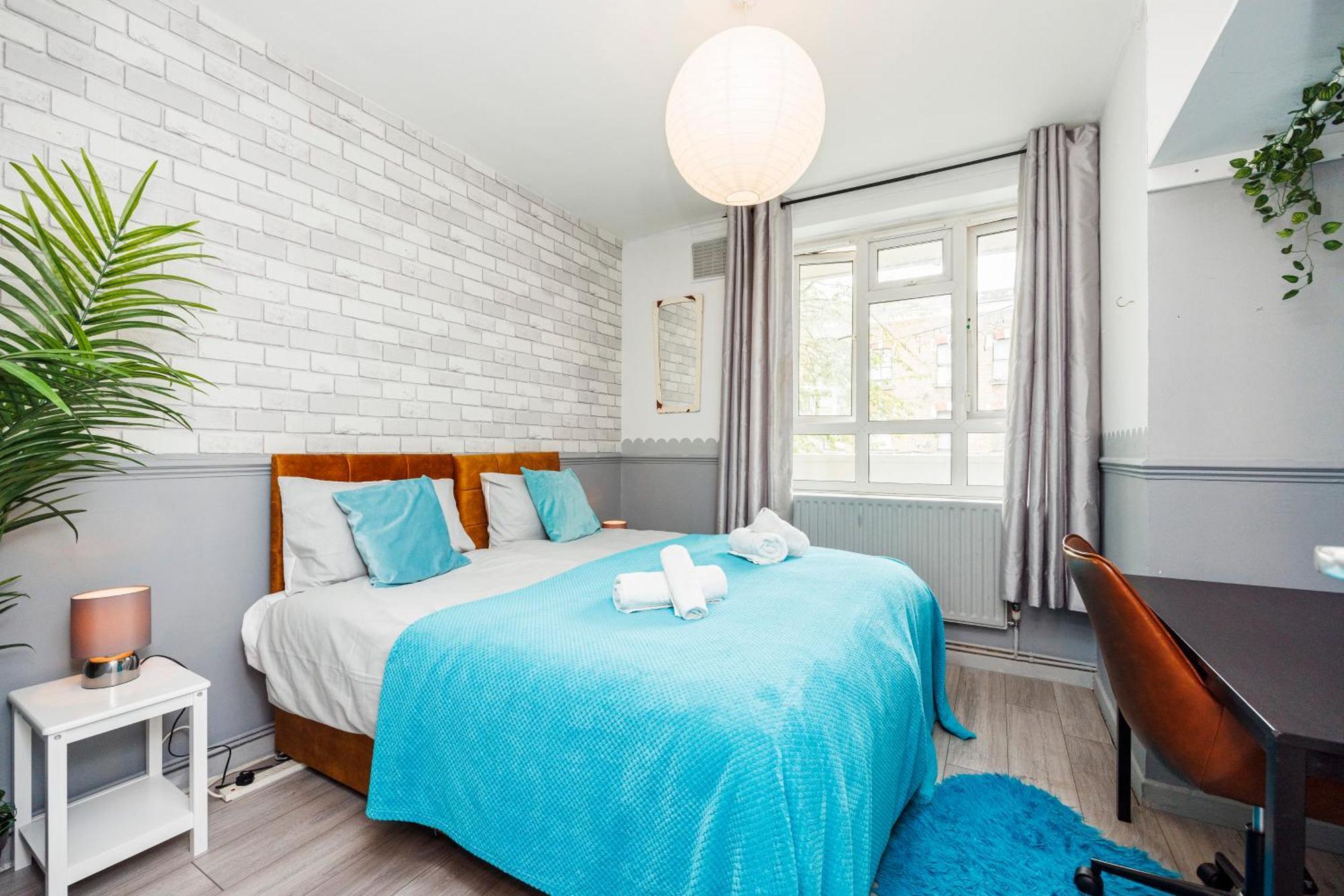 Lägenhet Spacious 2-bedroom With Terrace, Garden Views & Free Wifi Near Olympic Stadium *