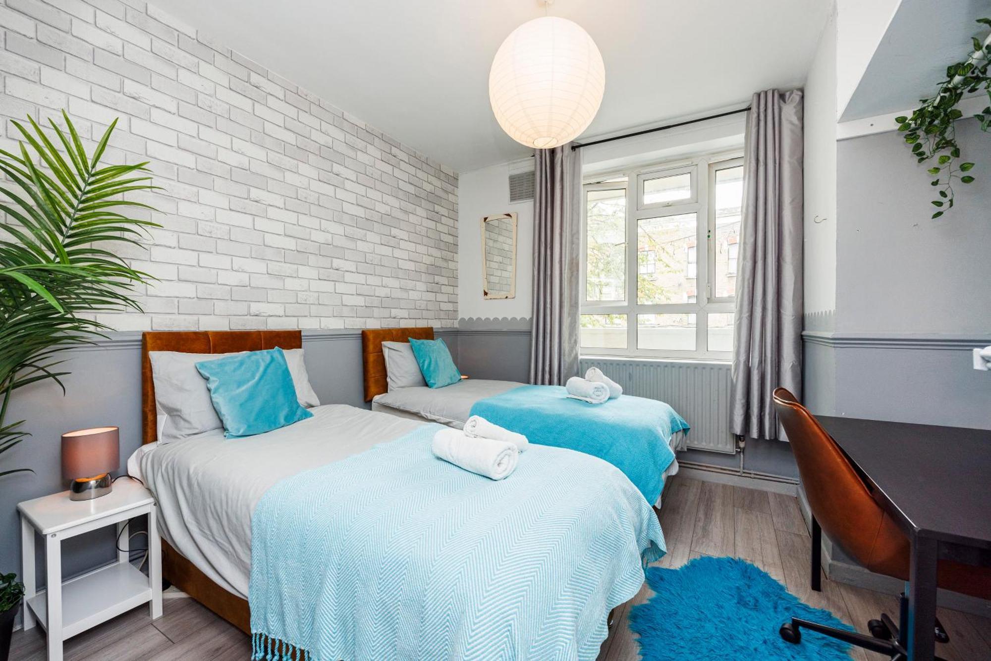 Lägenhet Spacious 2-bedroom With Terrace, Garden Views & Free Wifi Near Olympic Stadium *