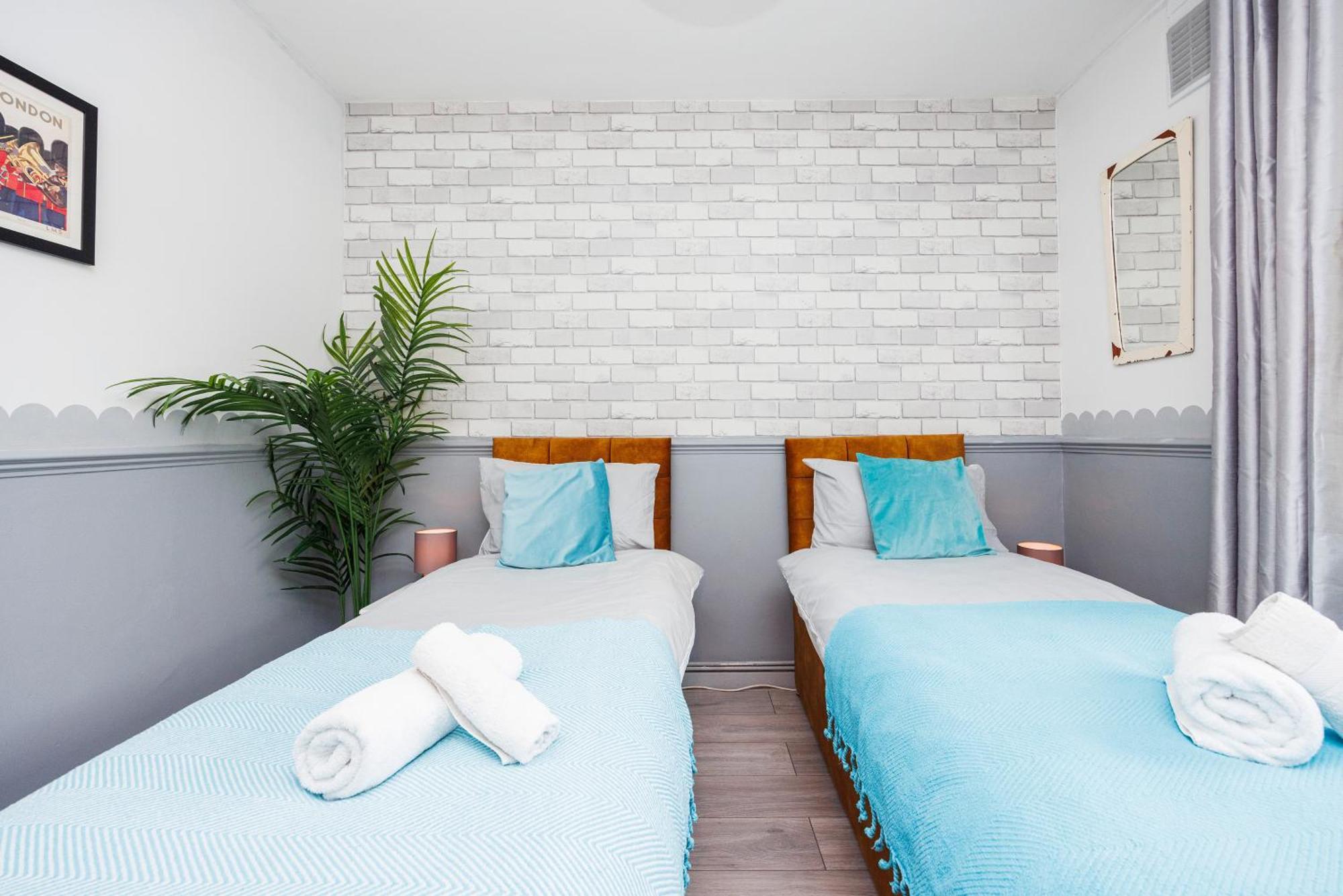 Lägenhet Spacious 2-bedroom With Terrace, Garden Views & Free Wifi Near Olympic Stadium London