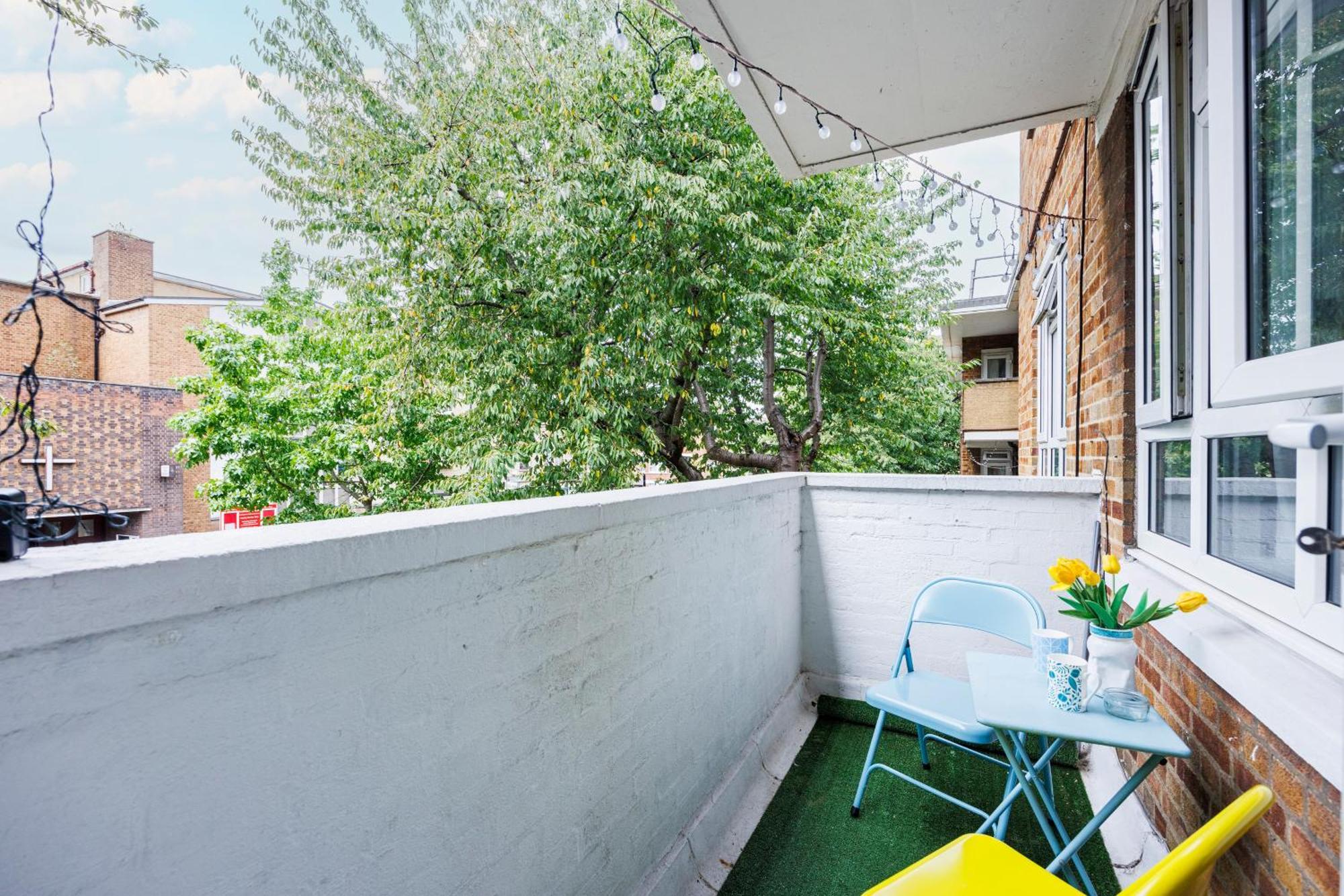 Spacious 2-bedroom With Terrace, Garden Views & Free Wifi Near Olympic Stadium Lägenhet