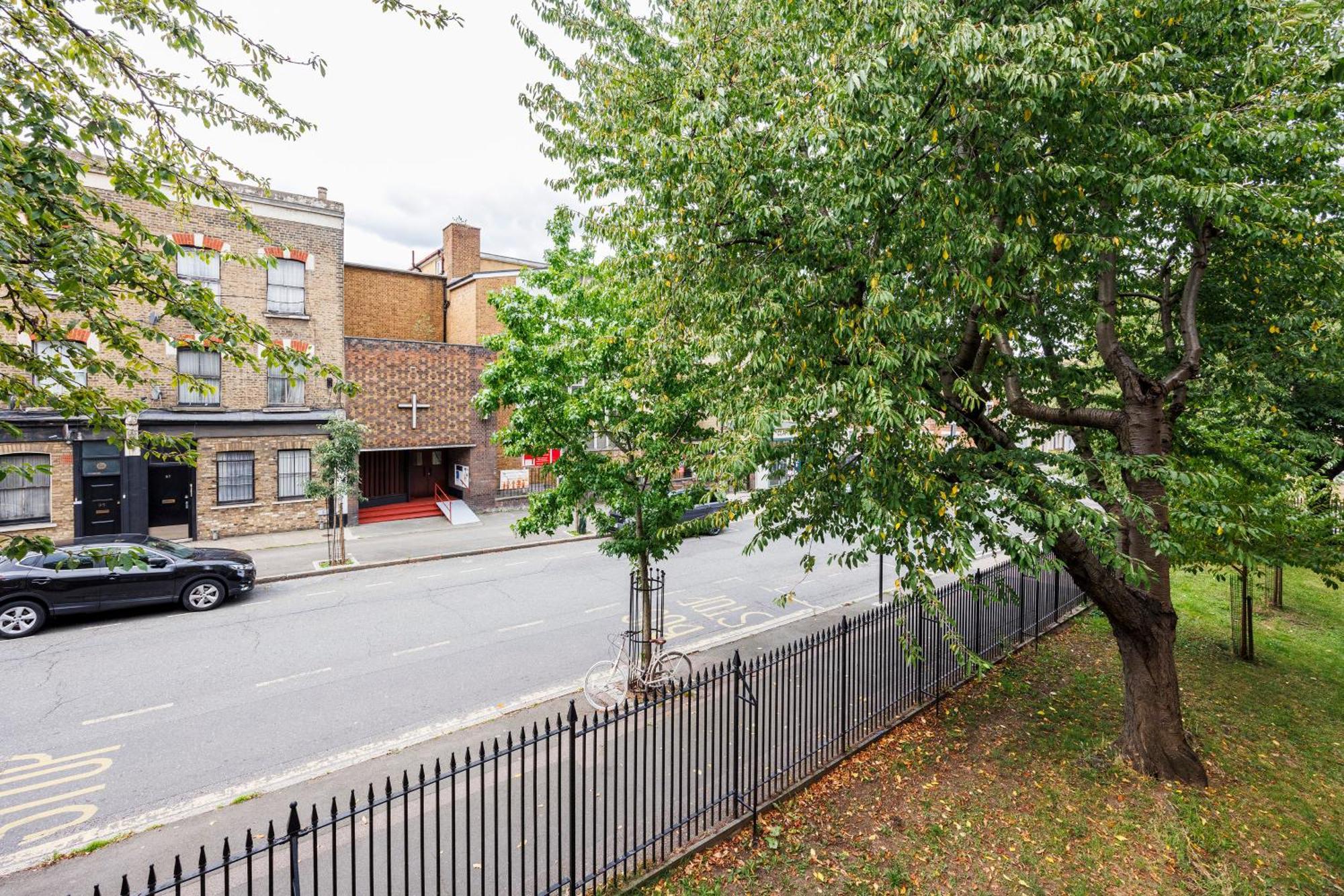 Lägenhet Spacious 2-bedroom With Terrace, Garden Views & Free Wifi Near Olympic Stadium