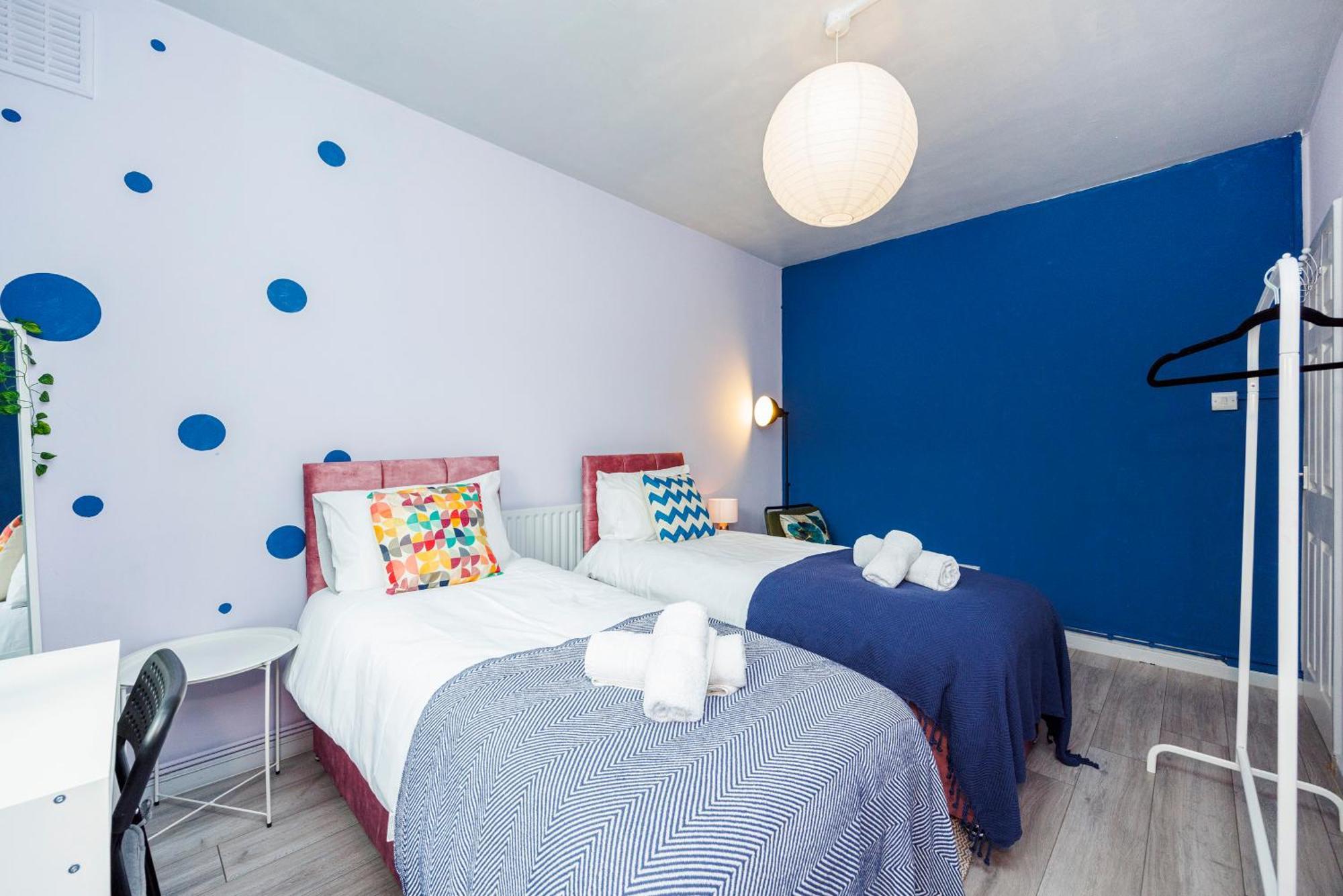 Spacious 2-bedroom With Terrace, Garden Views & Free Wifi Near Olympic Stadium Lägenhet *