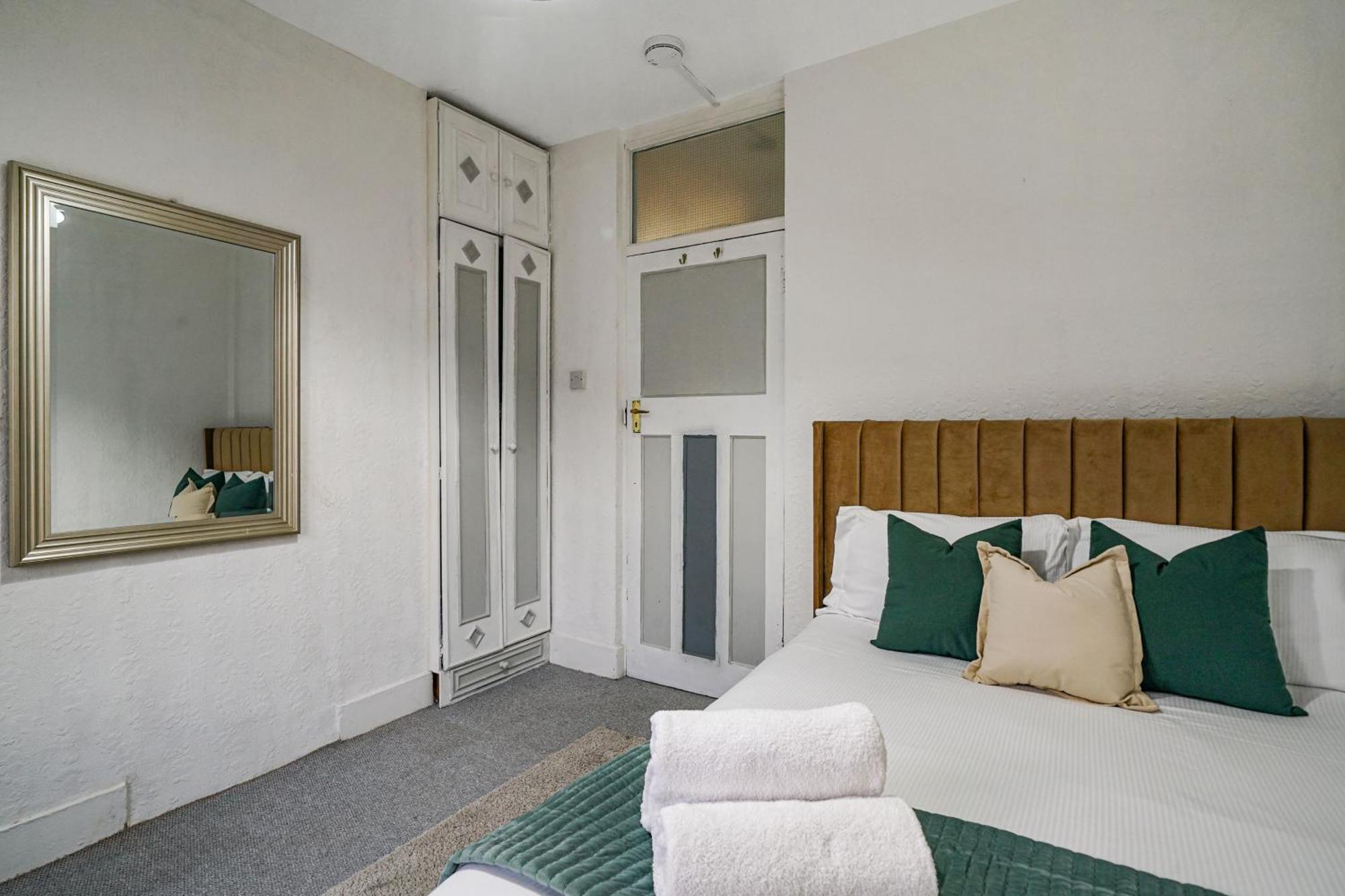 Two Bedroom By Livestay Short Lets & Serviced London, Clapham Lägenhet