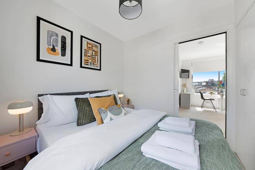 Modern And Airy Belgravia Living Lägenhet