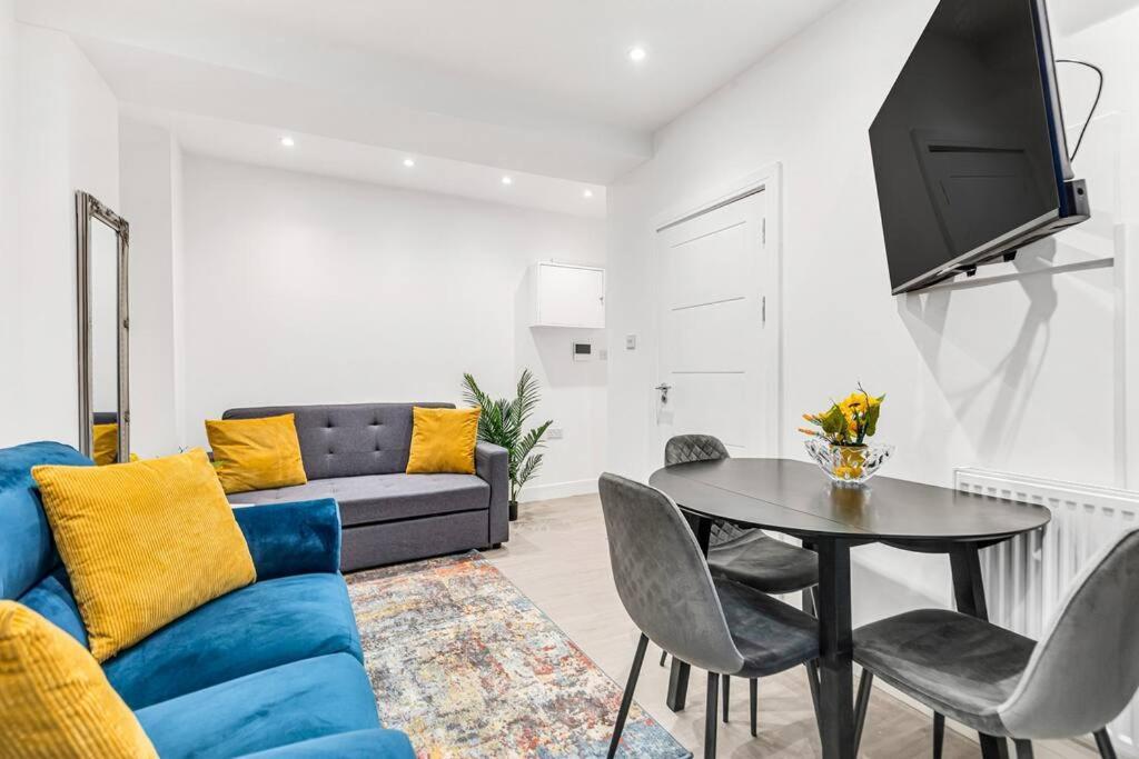 Luxstay Holland Park With Ac