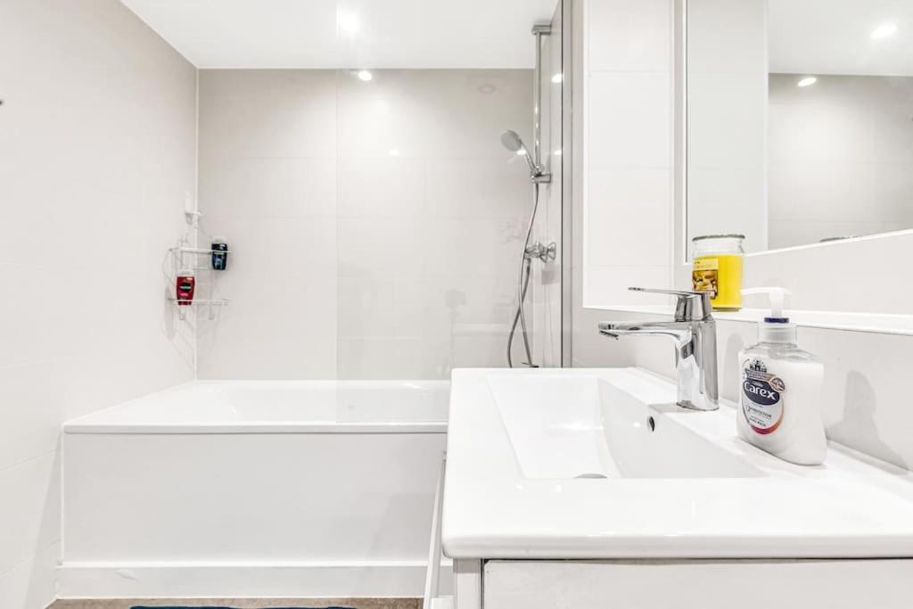 Luxaway In Earls Court - Sleeps Up To 10 Appartamento Londra
